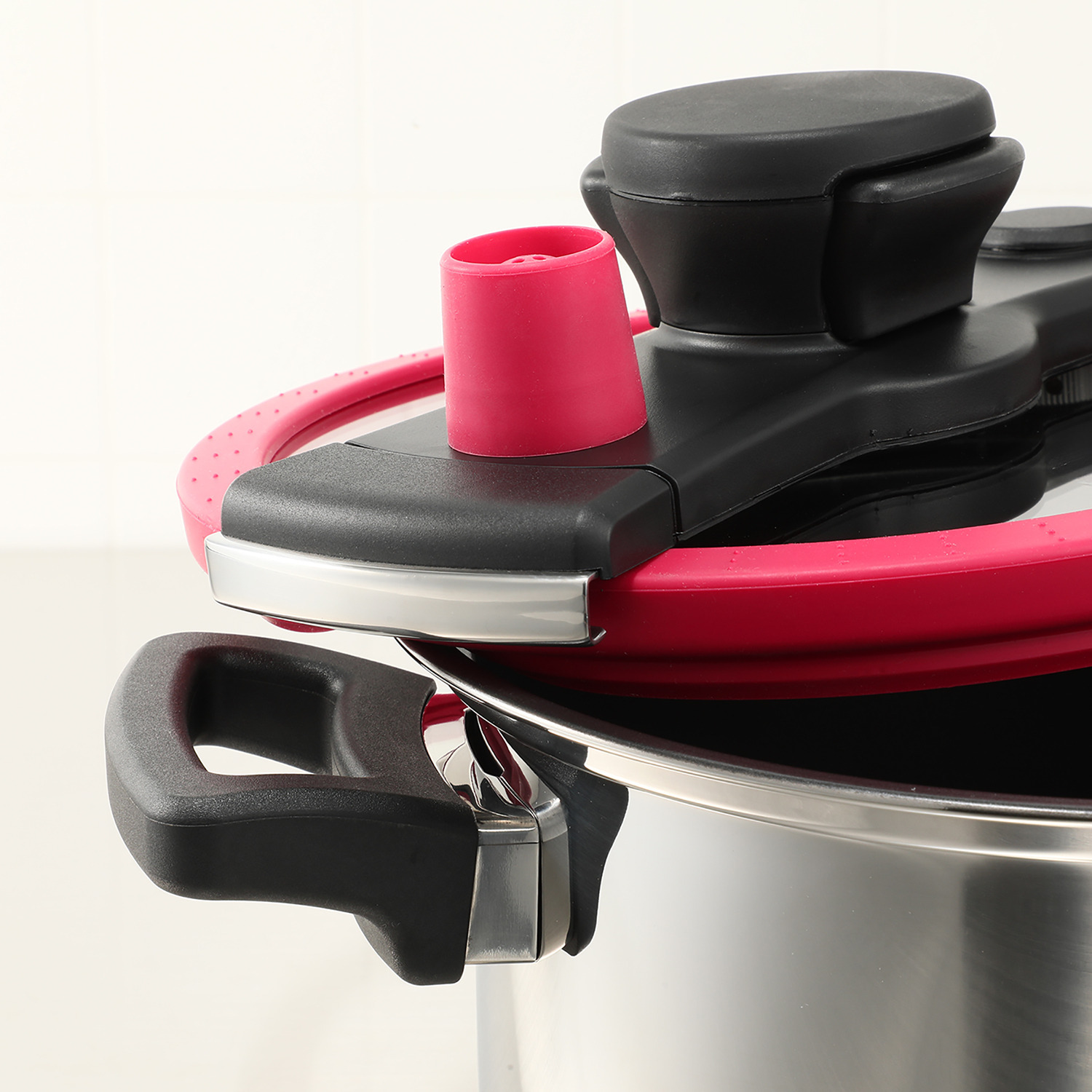 使い方はいたって簡単！ 適度な加圧で 時短でおいしく！ 普通の鍋とも 圧力鍋とも違う マイヤー クイッカークッキング ＜３リットル＞