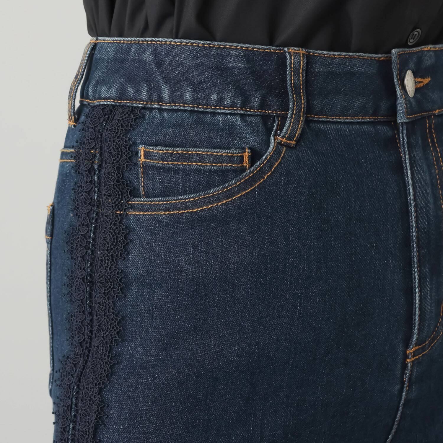 アトリエ　クース サイドのレース使いで 細見えおしゃれ見え！ サイドレースデニムパンツ