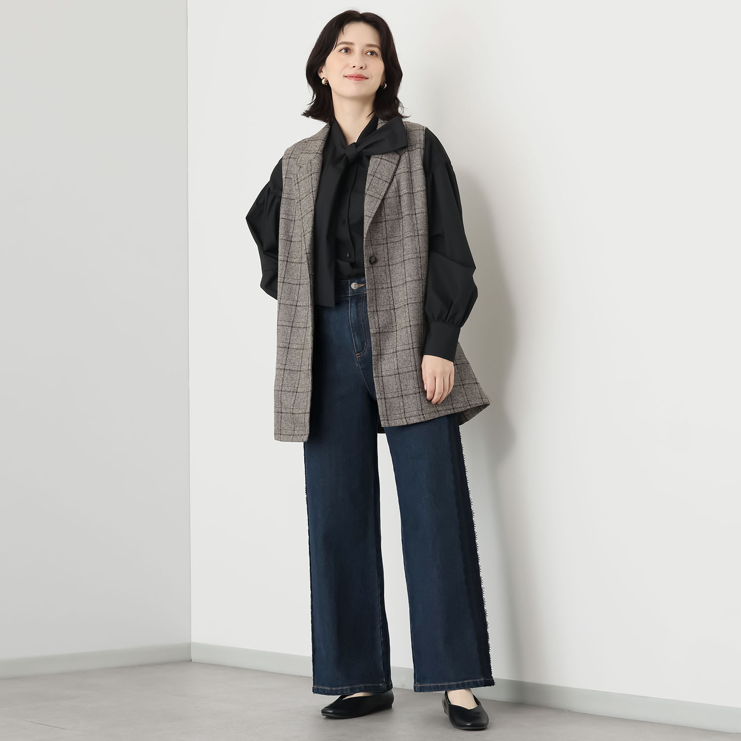 アトリエ　クース サイドのレース使いで 細見えおしゃれ見え！ サイドレースデニムパンツ