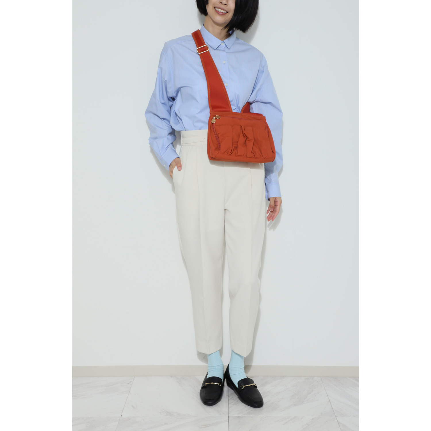 ウニカ 人間工学に基づいた ふんわりギャザー 軽量ショルダーバッグ