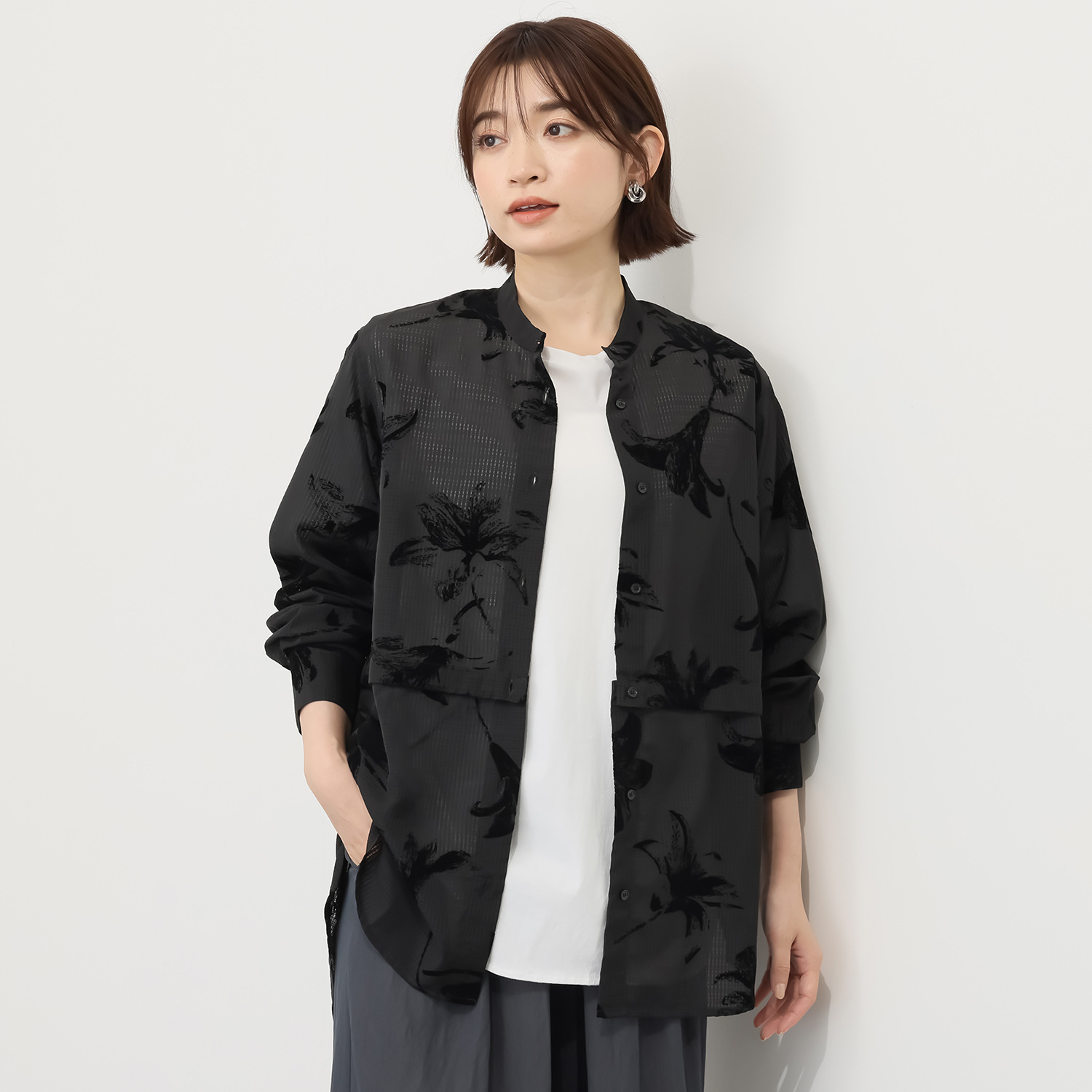 ウノ・ウノ・ドゥーエ 着丈アレンジで着回し抜群 フロッキープリント 大人のシアーシャツ