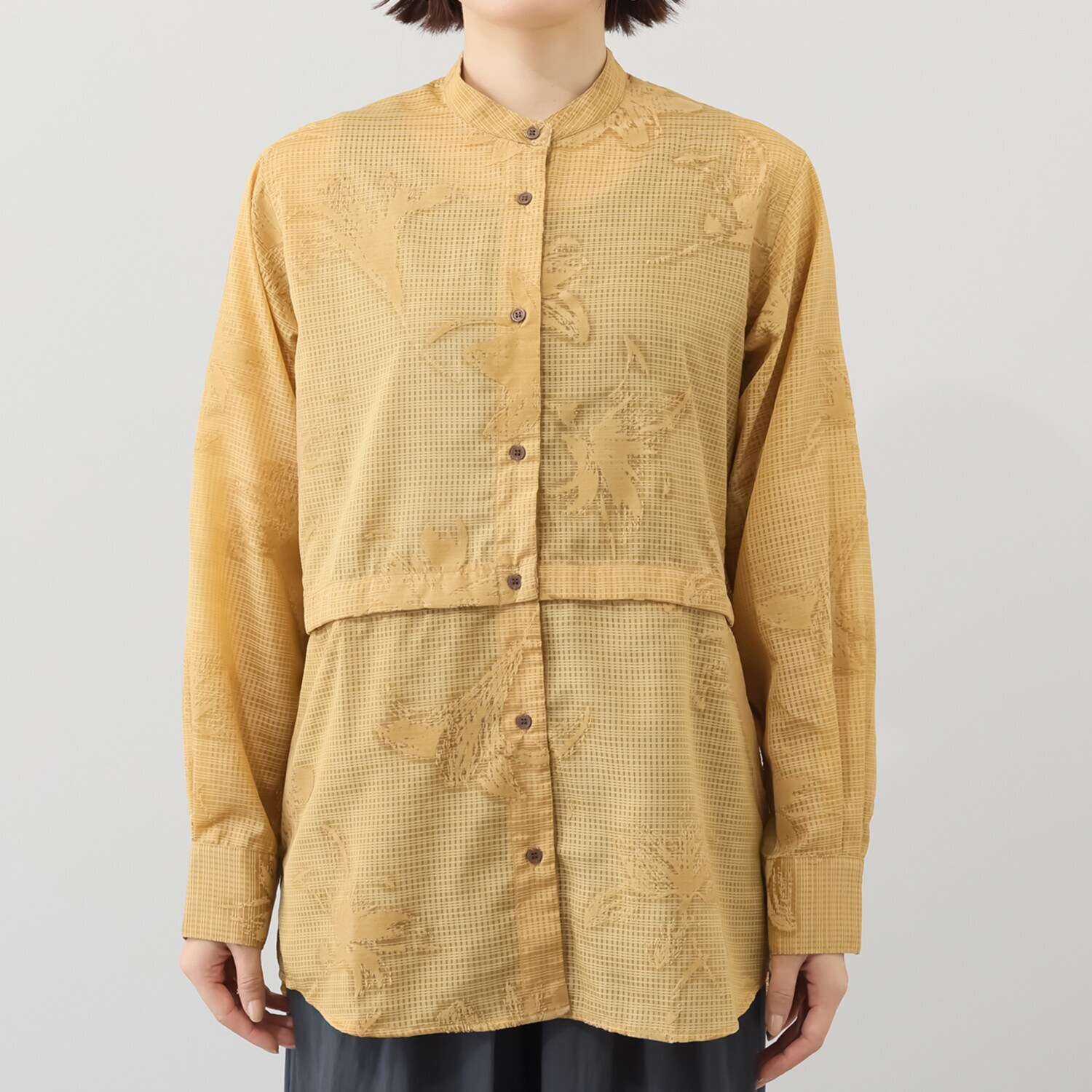 ウノ・ウノ・ドゥーエ 着丈アレンジで着回し抜群 フロッキープリント 大人のシアーシャツ