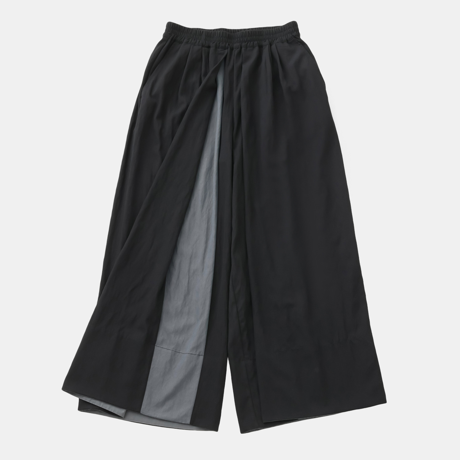 ウノ・ウノ・ドゥーエ タック奥バイカラー 柔らかドレープツイル ワイドパンツ
