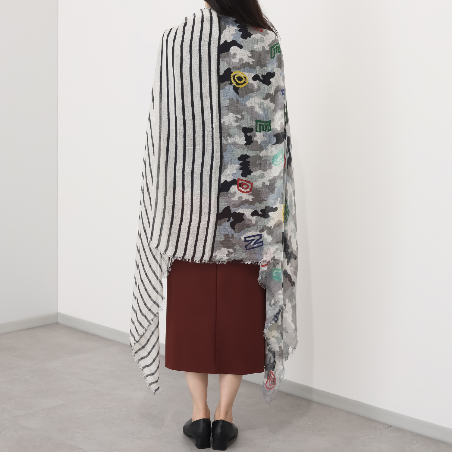 ウノ・ウノ・ドゥーエ 使い方いろいろ！ カモフラージュ× ボーダー 大判ふんわりストール