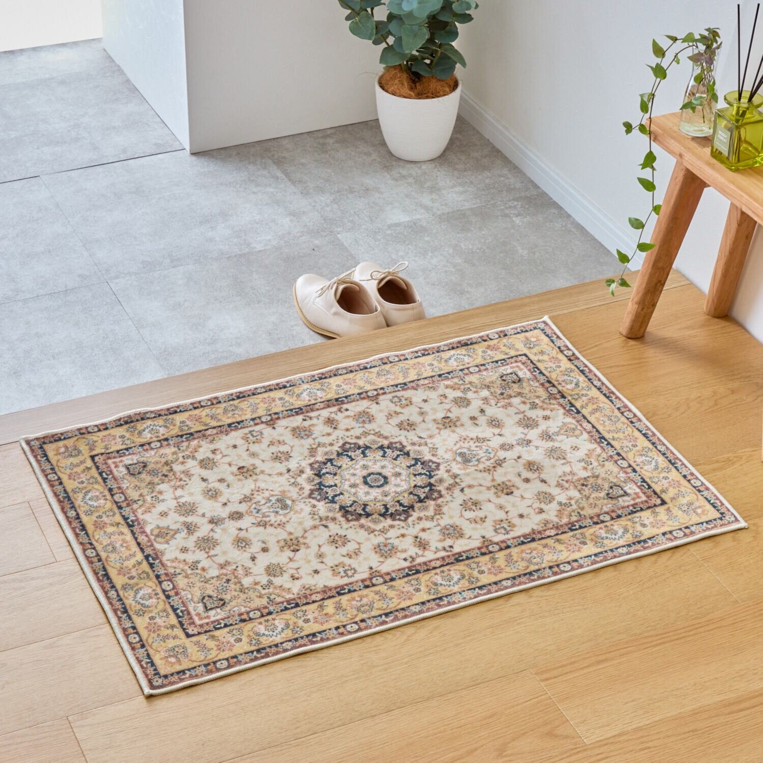 格調高い ペルシャンデザイン 手触りなめらか プルメイジュマット ＜６０×９０ｃｍ＞