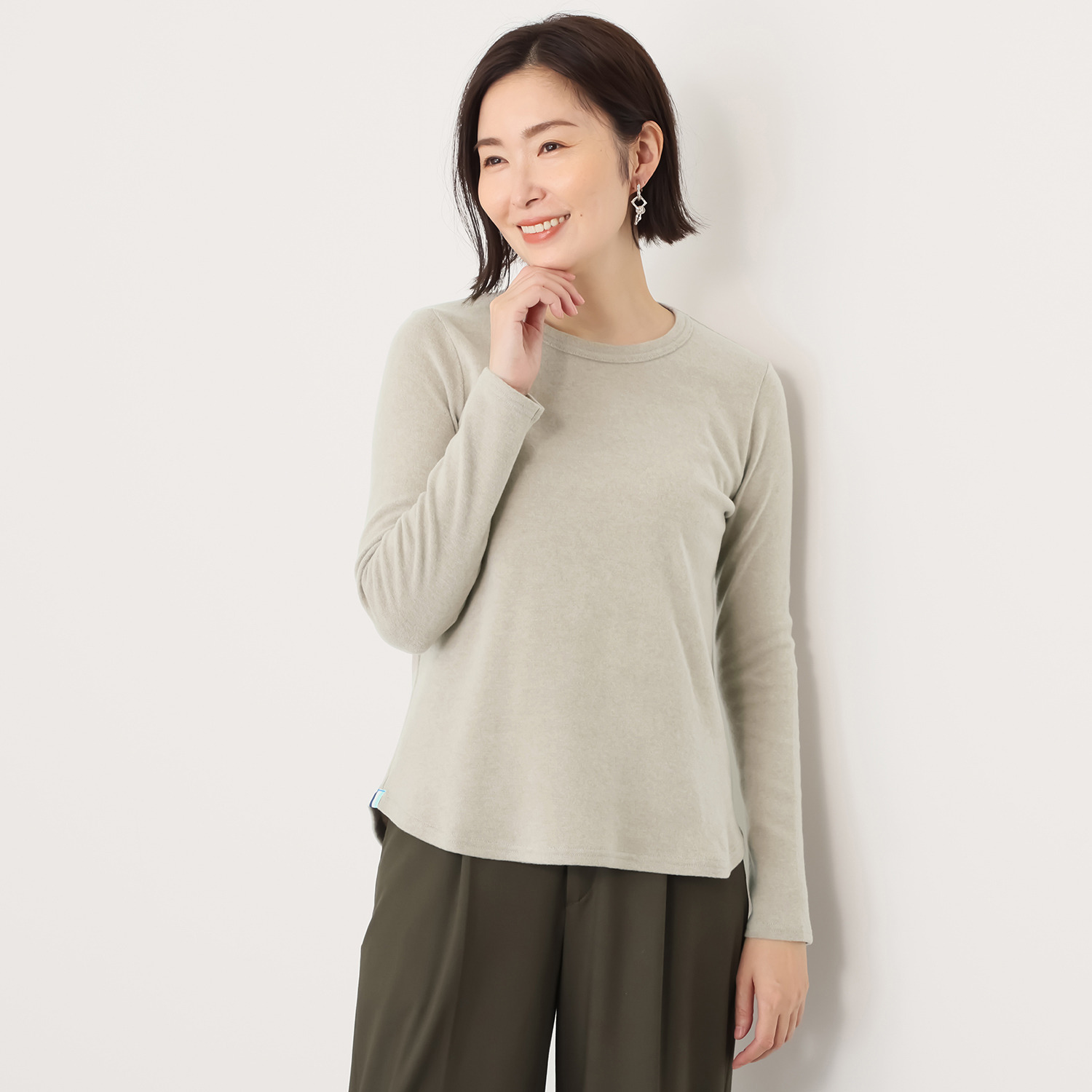 シロヤイチガントウキョウ セルウォーム ストレッチ クルーネックプルオーバー