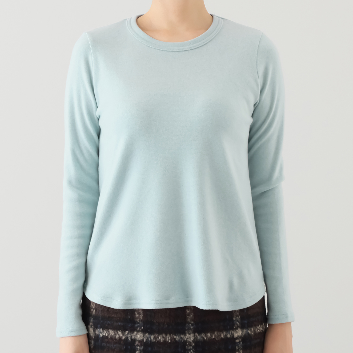 シロヤイチガントウキョウ セルウォーム ストレッチ クルーネックプルオーバー