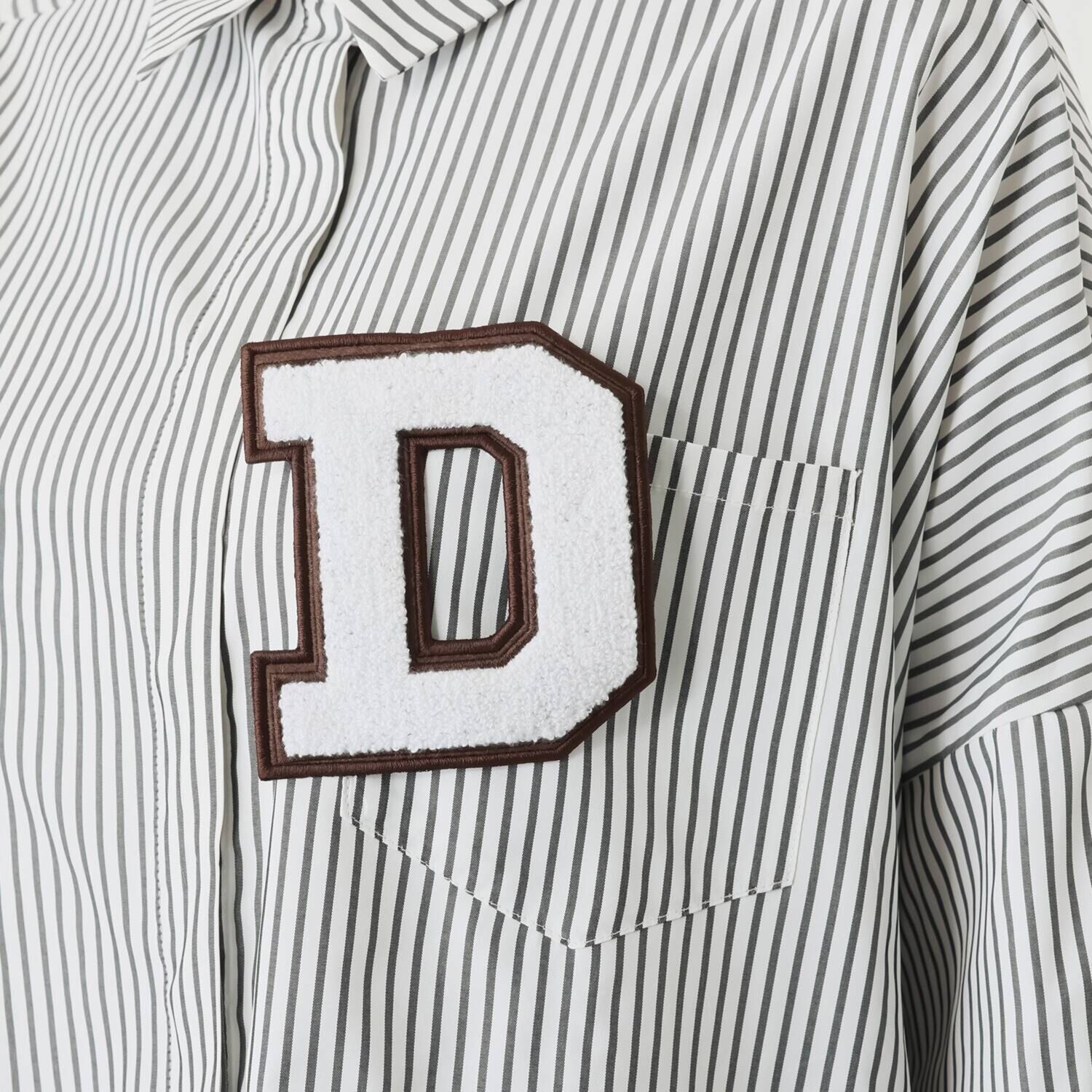 ウノ・ウノ・ドゥーエ 羽織りにもなる 着回し万能！ ワッペンブローチ付 シャツ