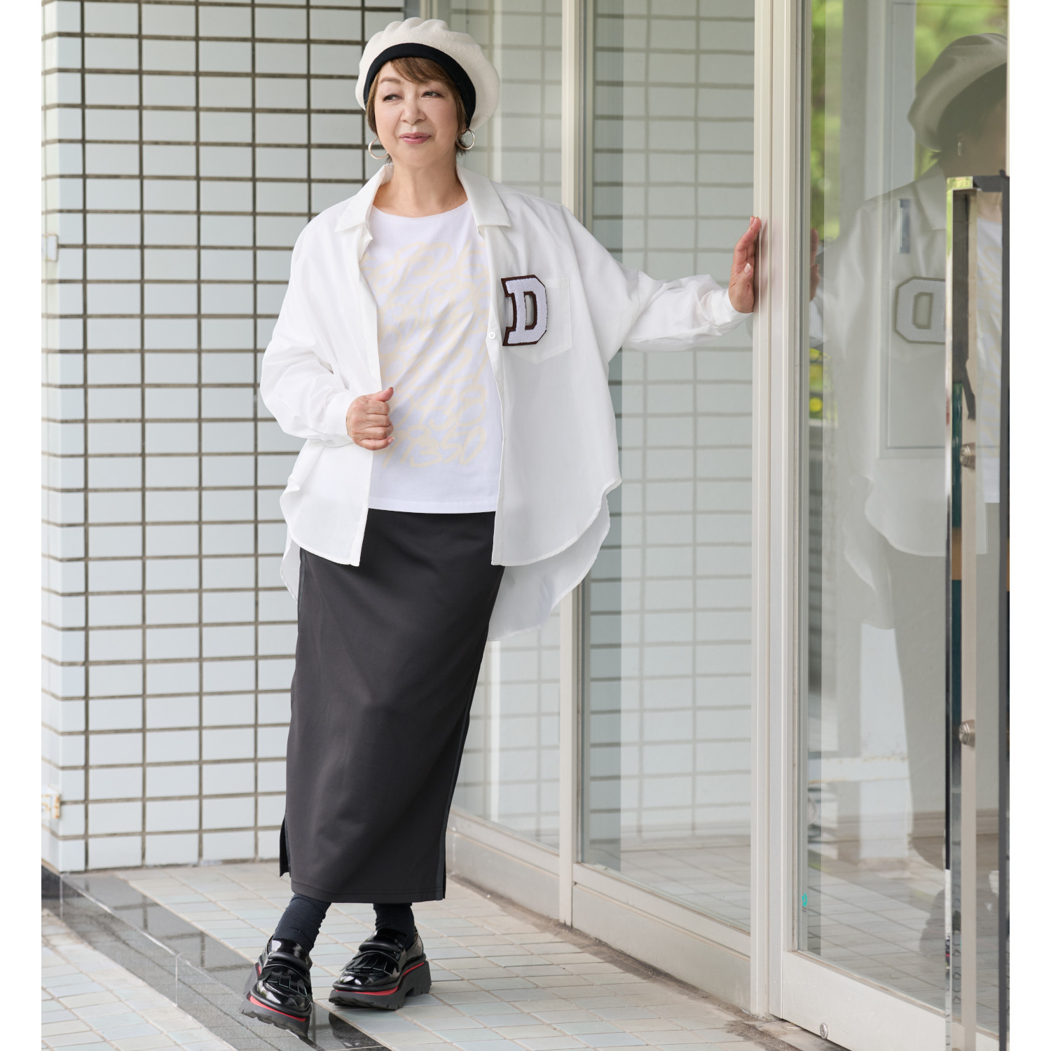 ウノ・ウノ・ドゥーエ 羽織りにもなる 着回し万能！ ワッペンブローチ付 シャツ