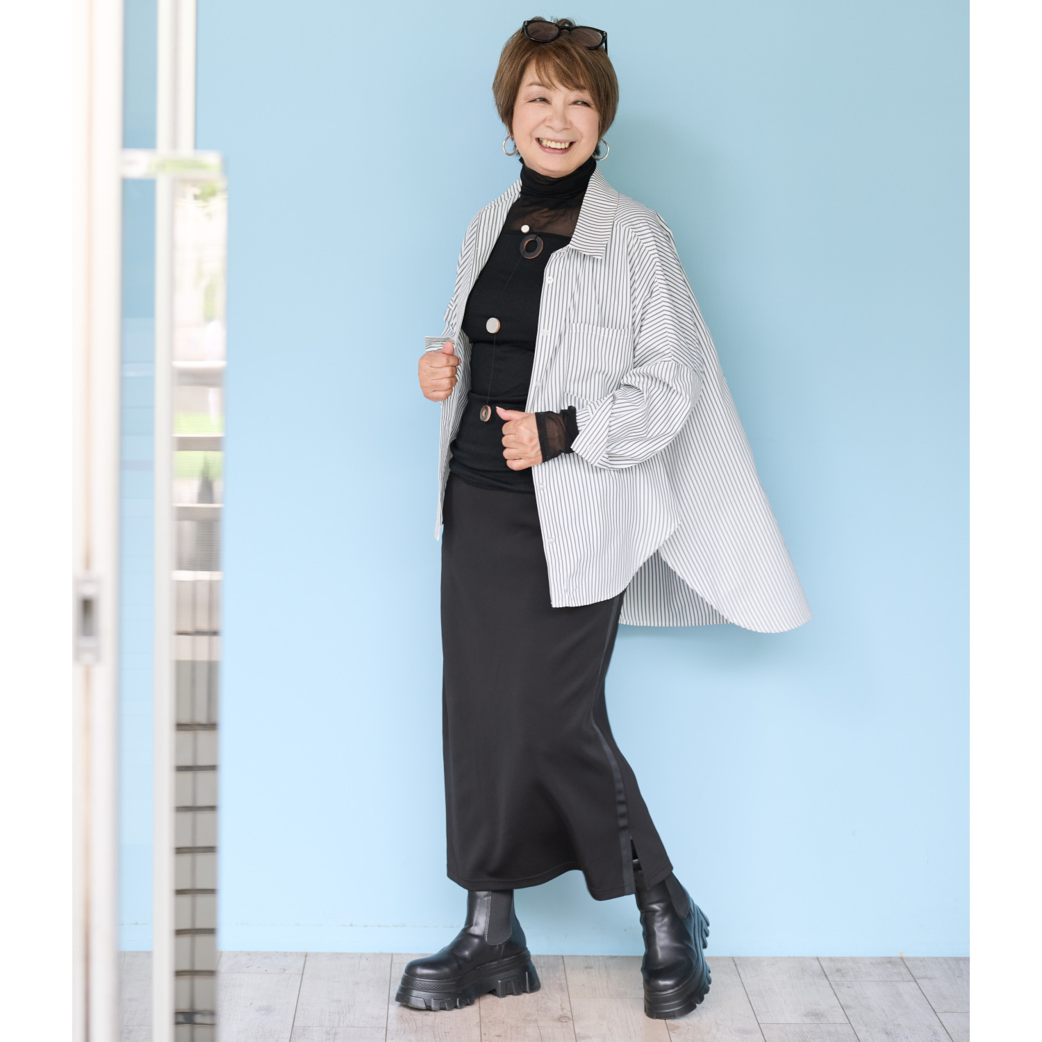 ウノ・ウノ・ドゥーエ 羽織りにもなる 着回し万能！ ワッペンブローチ付 シャツ