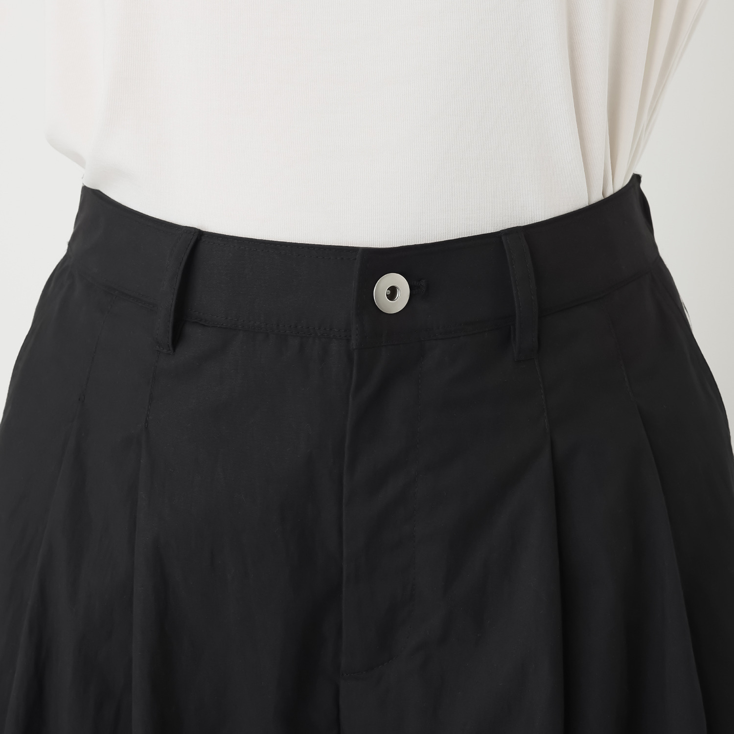 ウノ・ウノ・ドゥーエ サイドライン タックワイドパンツ