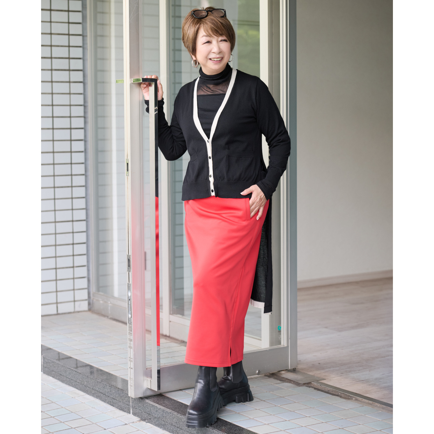 ウノ・ウノ・ドゥーエ コーデにスパイスを！ 前後差ヘムデザイン ラインアクセント カーディガン