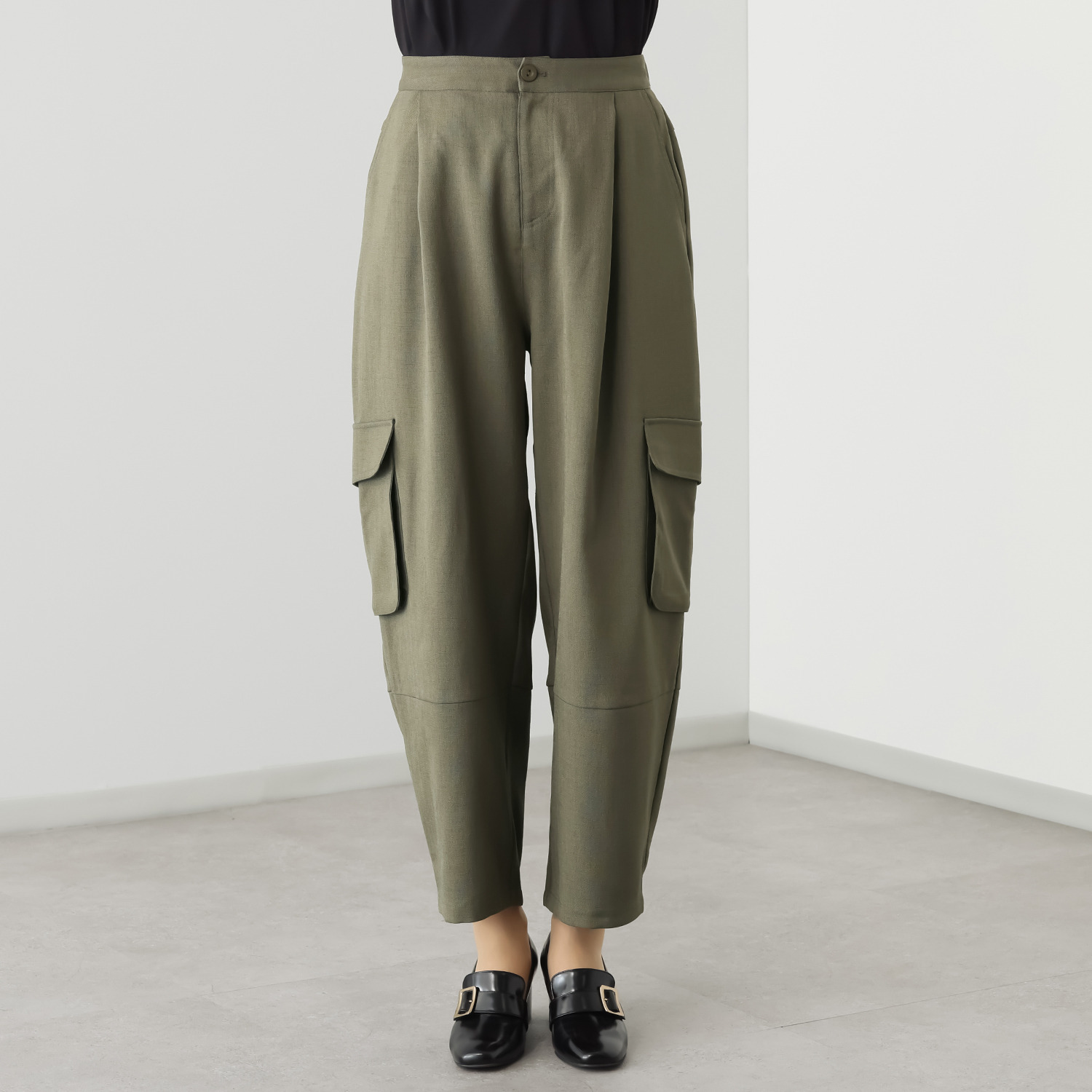 イシカワラボ★ヒトミ 上品な艶感がある 立体カーゴデザイン カーブパンツ