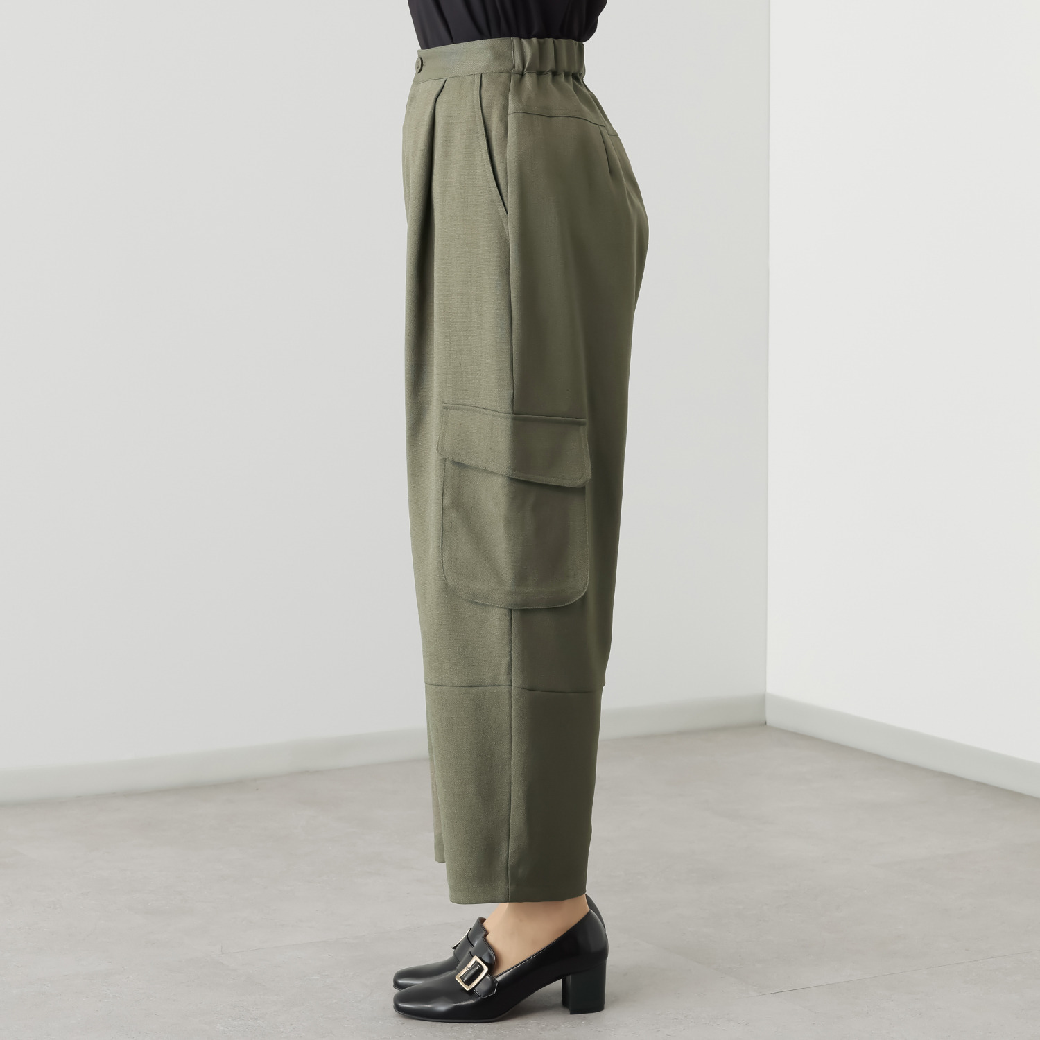 イシカワラボ★ヒトミ 上品な艶感がある 立体カーゴデザイン カーブパンツ