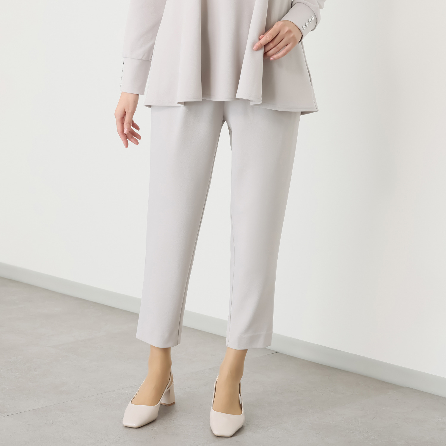 イシカワラボ★ヒトミ バックサテンジョーゼット フロントタック テーパードパンツ