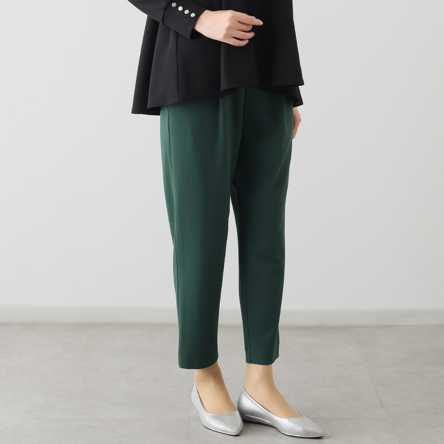 イシカワラボ★ヒトミ バックサテンジョーゼット フロントタック テーパードパンツ