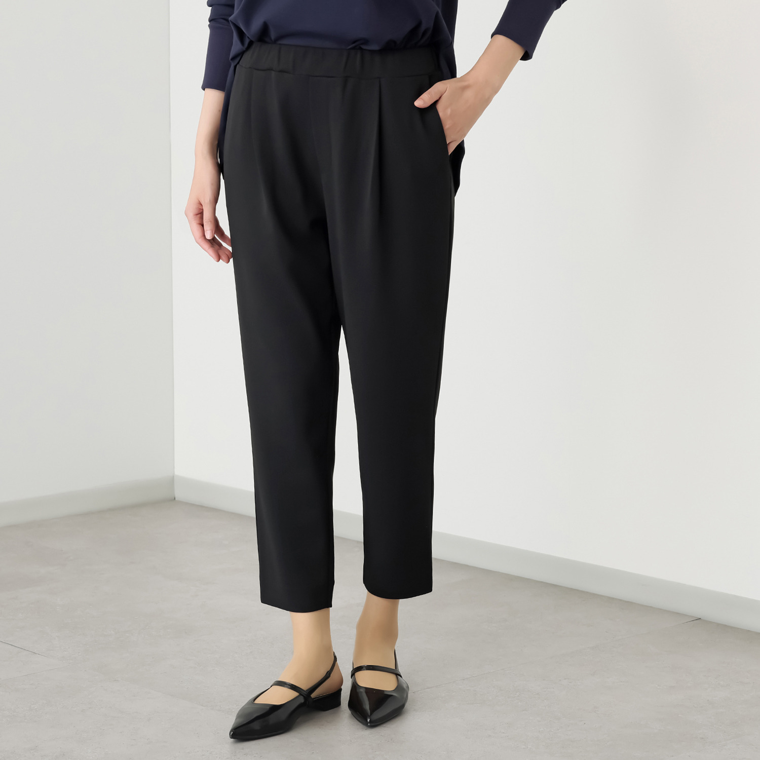 イシカワラボ★ヒトミ バックサテンジョーゼット フロントタック テーパードパンツ