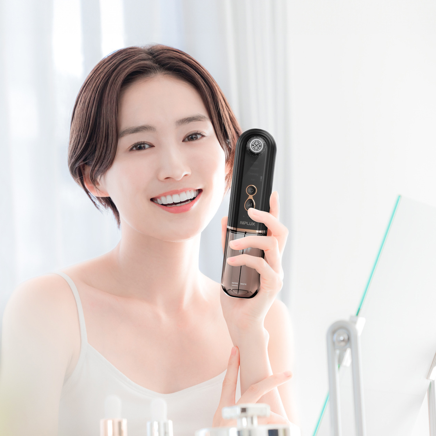 ニップラックス 水流洗浄×真空吸引の Ｗアプローチ！ 温冷水でケアできる 自宅で簡単毛穴ケア マルチスキンクリーナー 