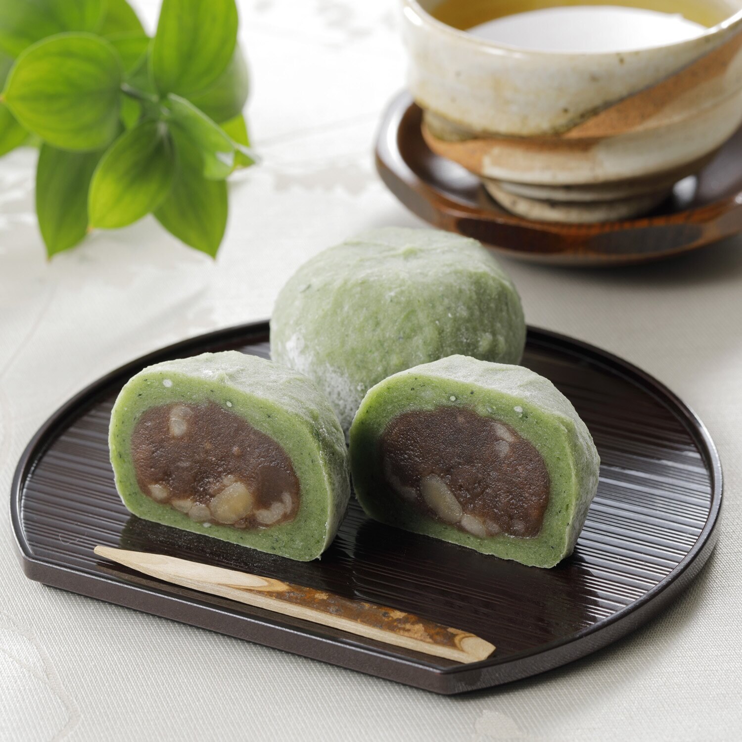 “亜月亭” 新潟県産こがねもち使用！ 白小豆入りよもぎ大福 （こしあん）