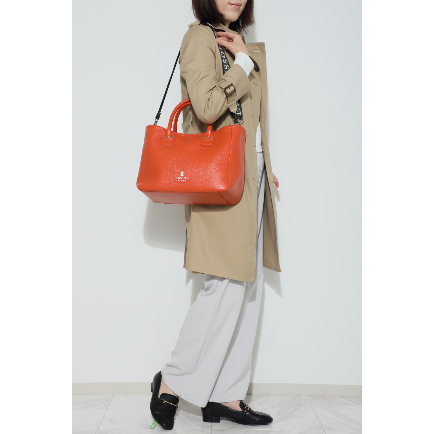 ピッコーネ アッチェッソーリ 牛革 軽量２ウェイトートバッグ