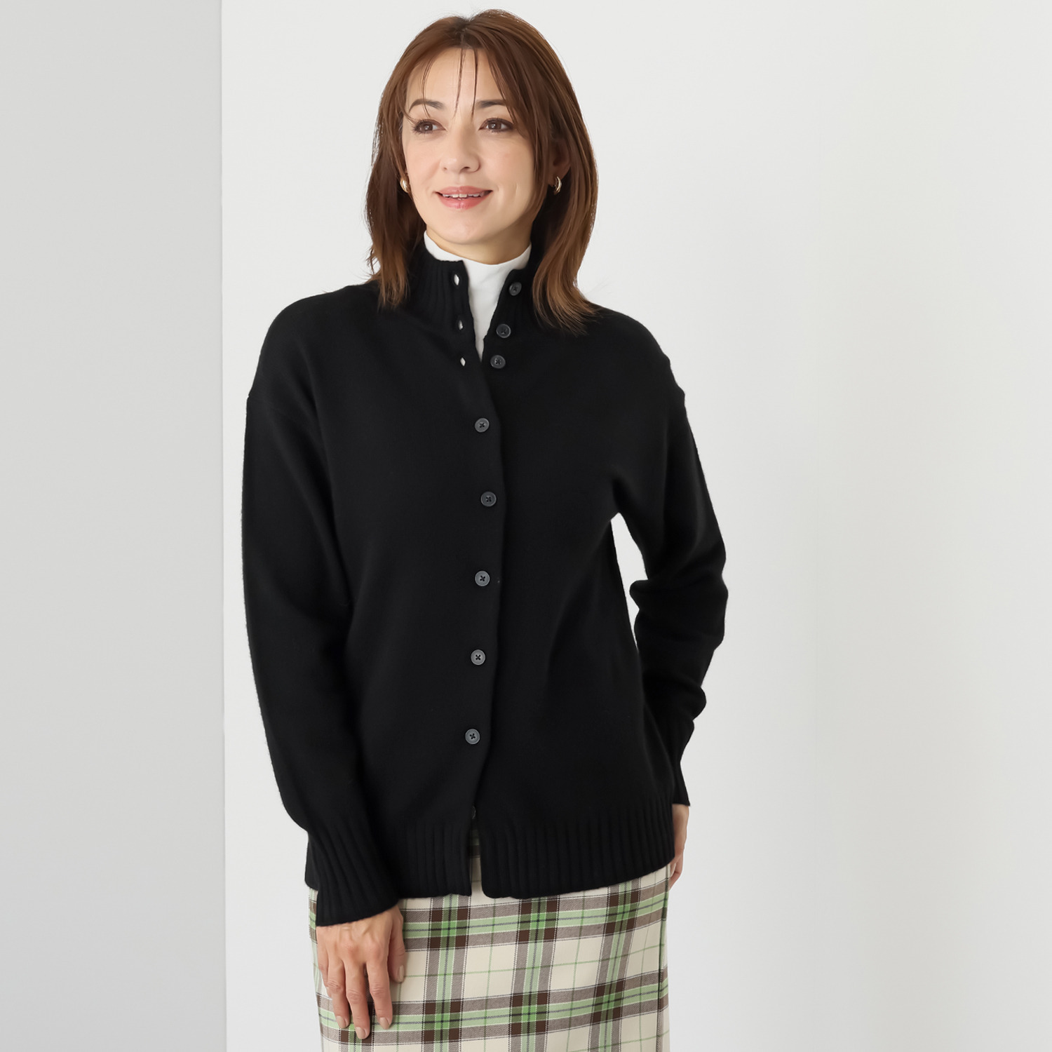 ナチュラム カシミヤ１００％ 襟元あったか ミドルゲージの ニットカーディガン