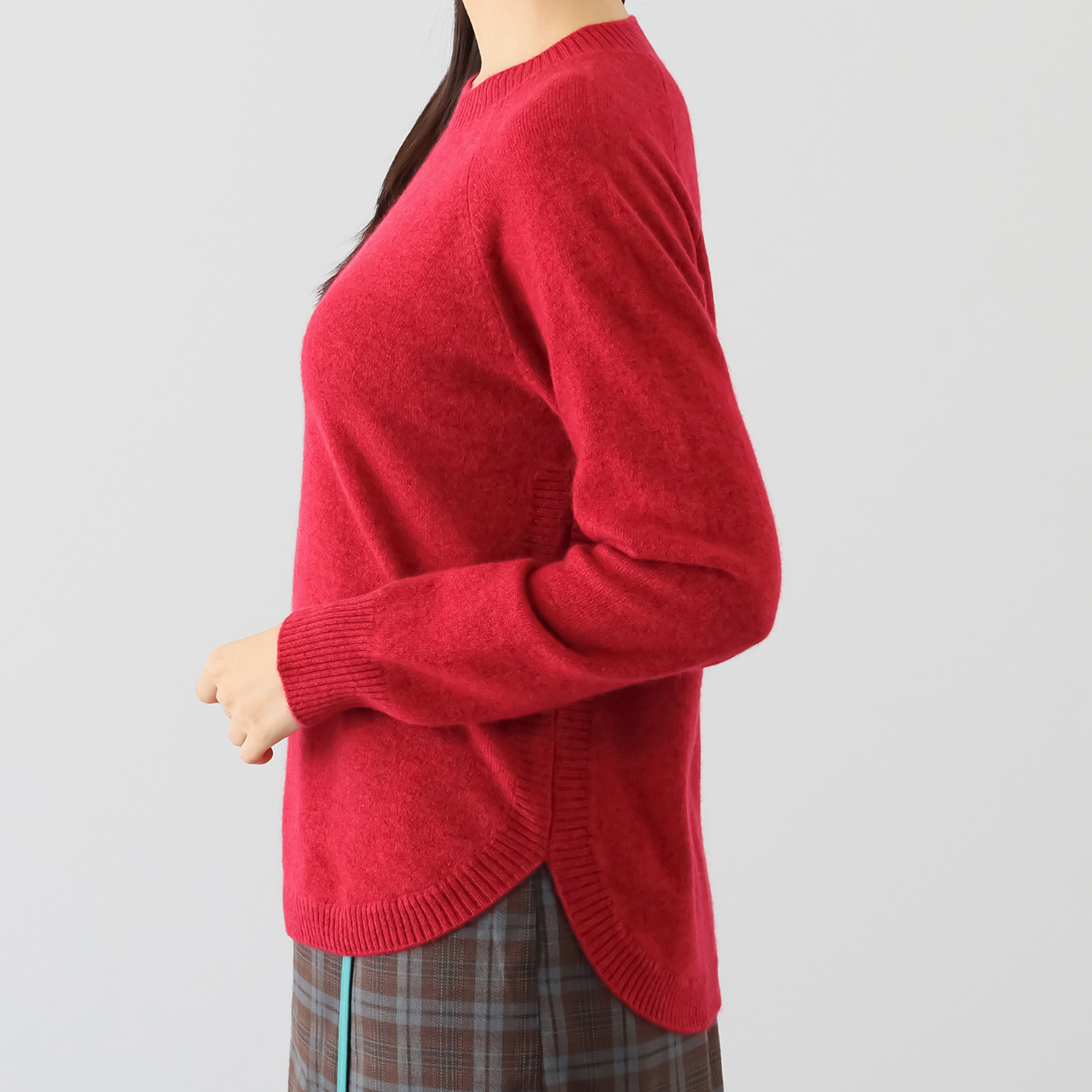 ナチュラム お手入れ簡単 カシミヤヤクの 裾のシルエットに拘った デザインセーター