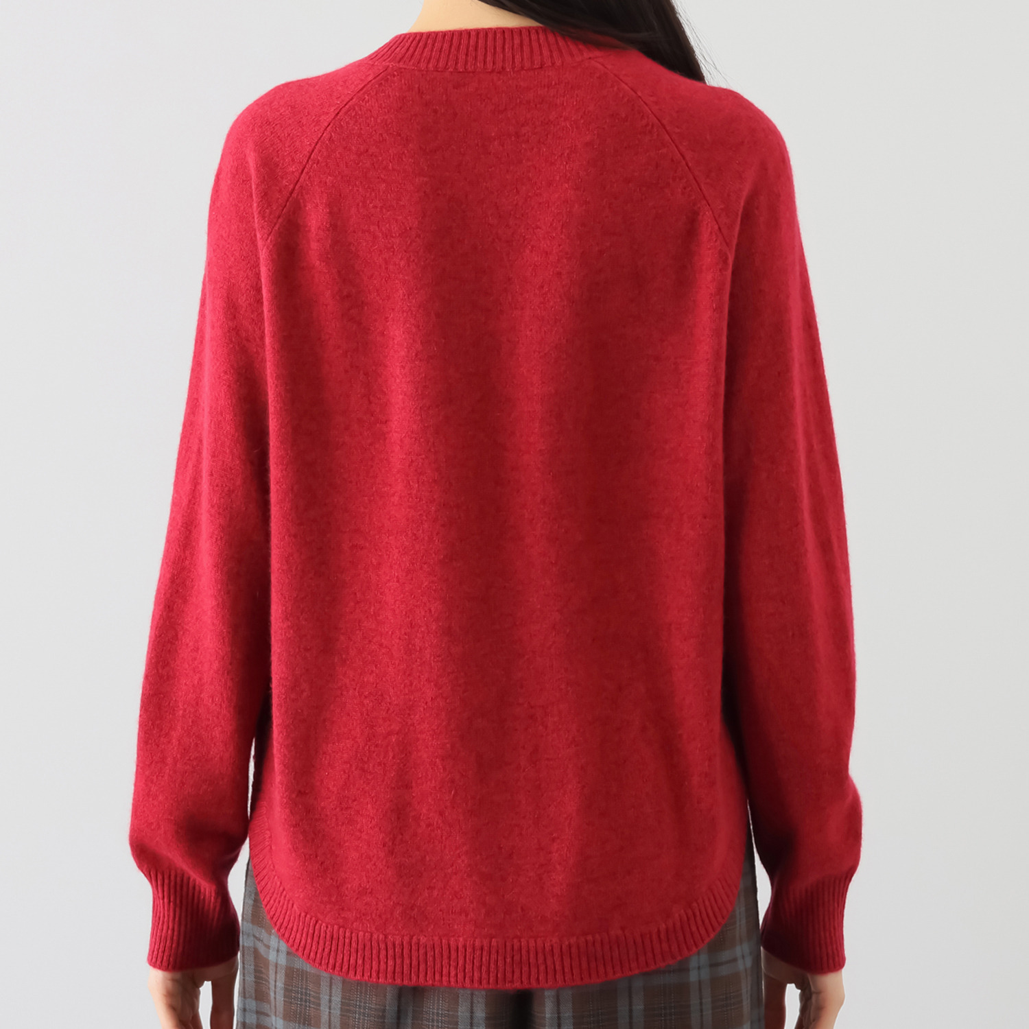 ナチュラム お手入れ簡単 カシミヤヤクの 裾のシルエットに拘った デザインセーター