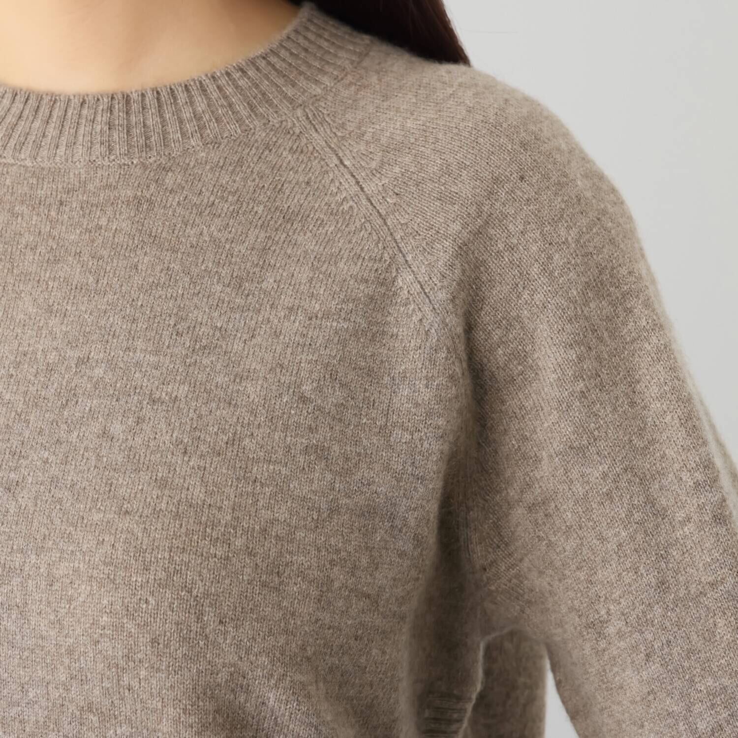 ナチュラム お手入れ簡単 カシミヤヤクの 裾のシルエットに拘った デザインセーター