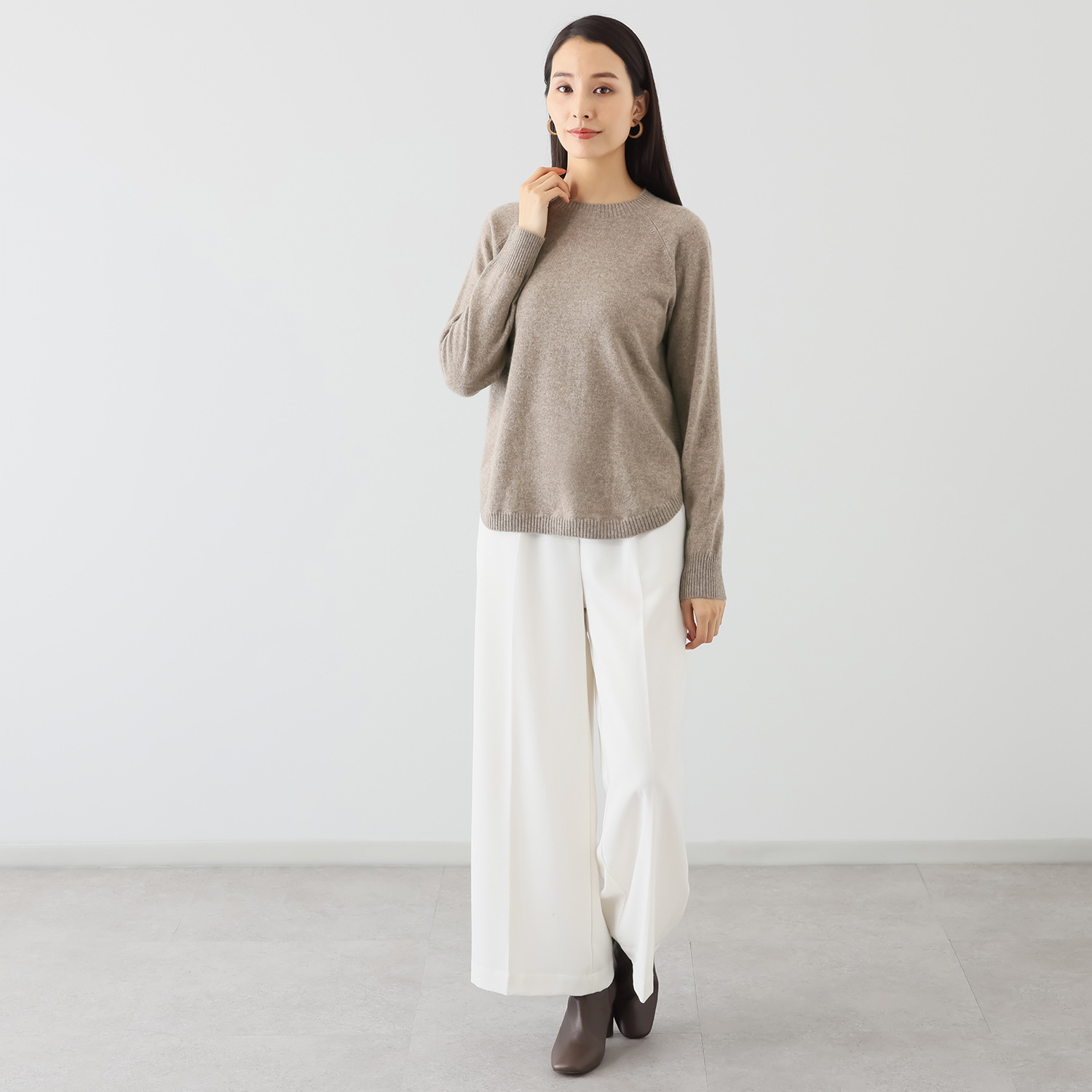 ナチュラム お手入れ簡単 カシミヤヤクの 裾のシルエットに拘った デザインセーター