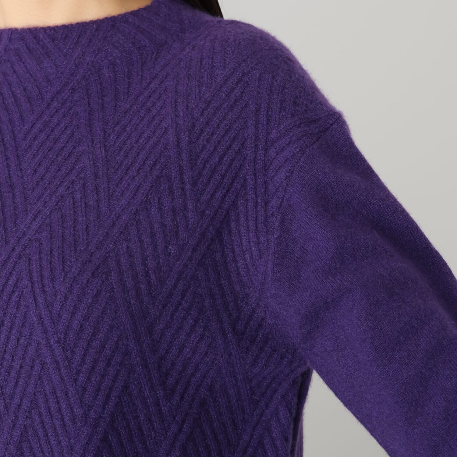 ナチュラム お手入れ簡単 カシミヤヤクの 交差柄が目を惹く デザインセーター