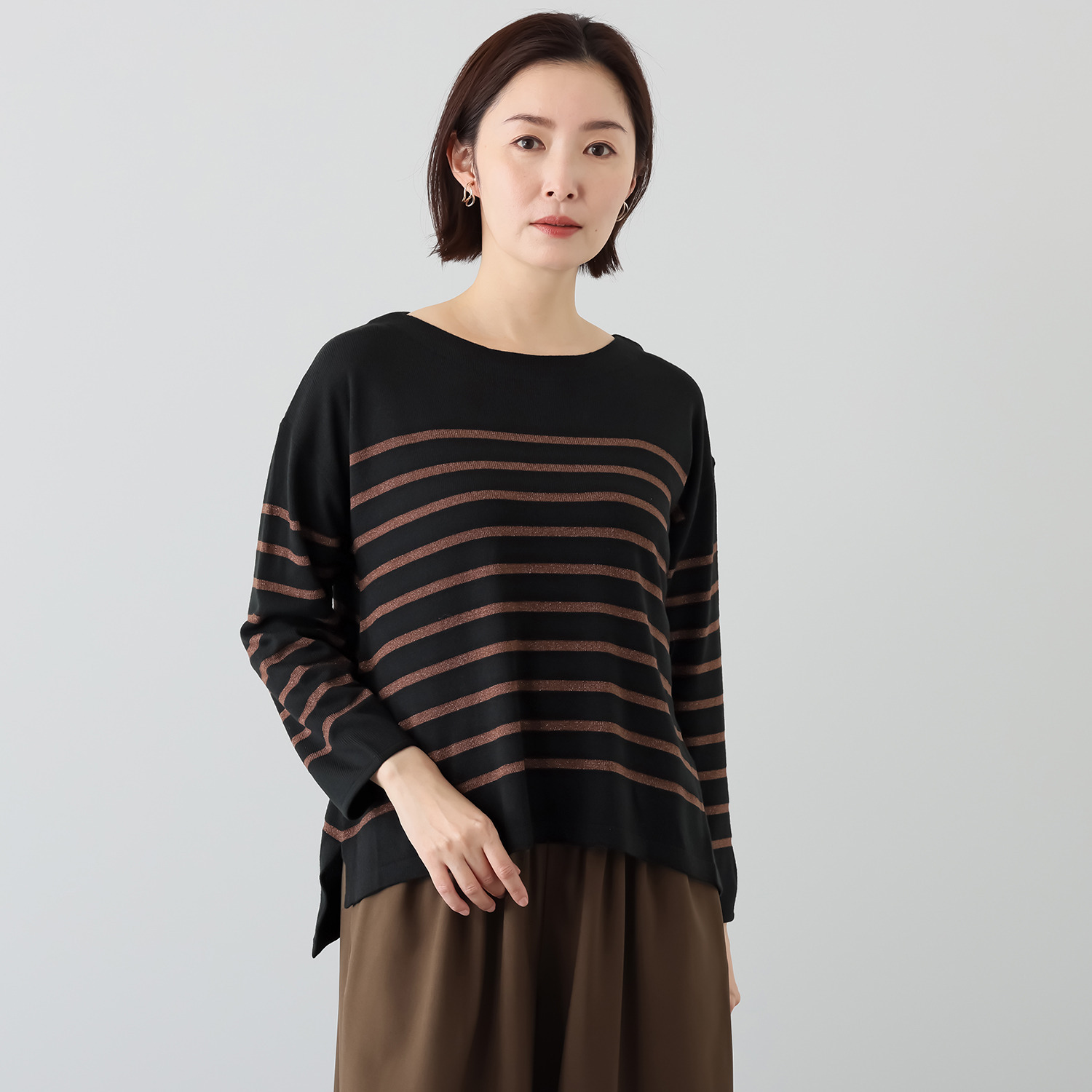 マチュート 着やせも叶う 上品カジュアルな ラメボーダー ニットプルオーバー