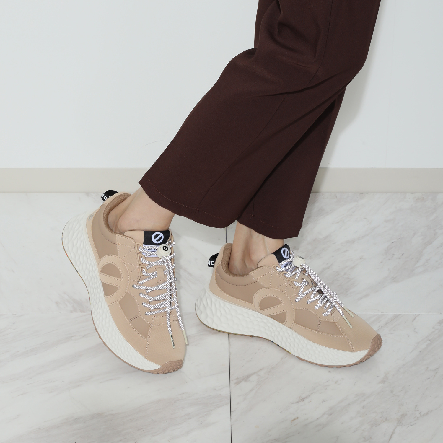 ノーネーム クロコダイル型押しコンビ スニーカー “カーターランナー”