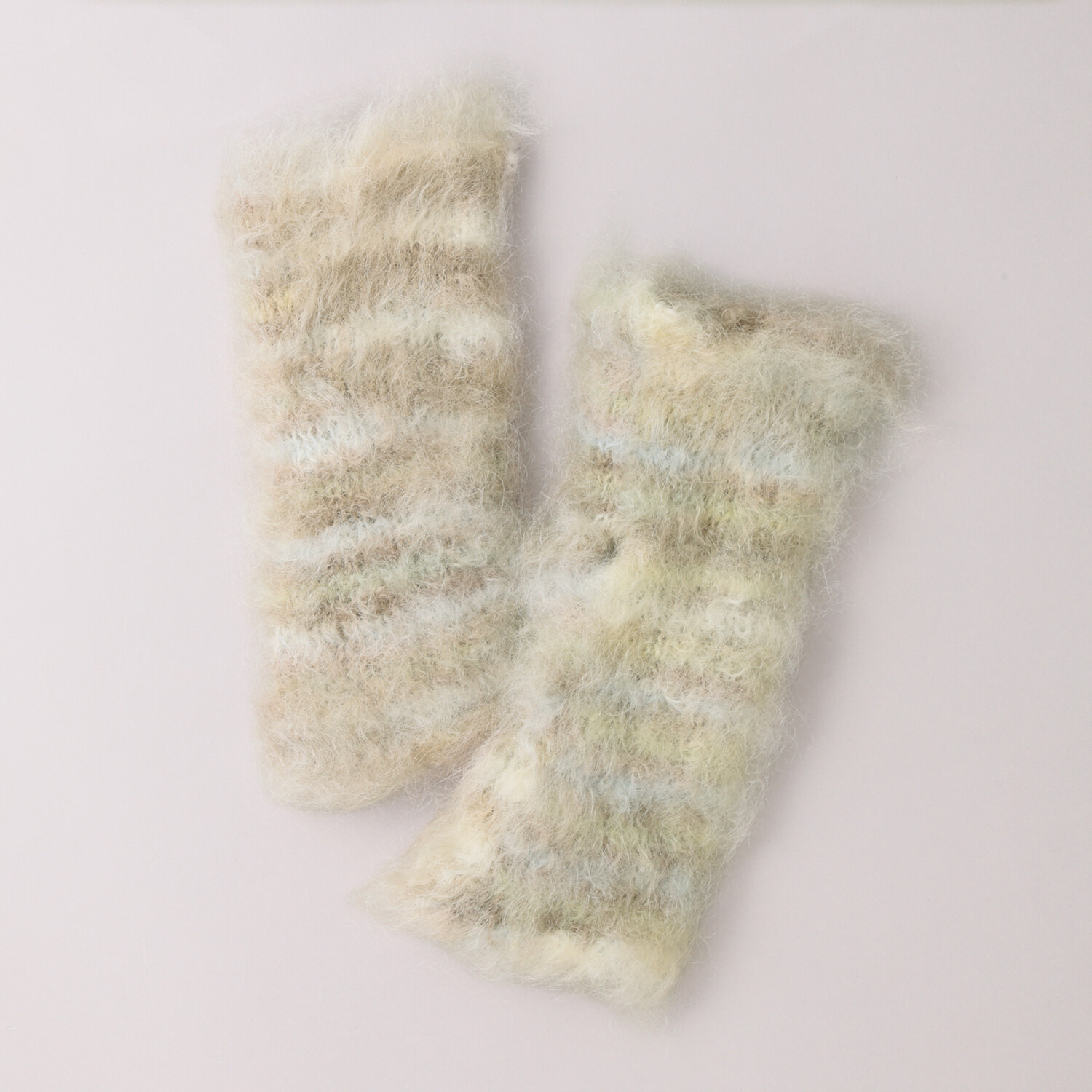 アデルズ　モヘヤ 南アフリカ製 キッドモヘヤ混 ふわふわエアリー 指出しミトン ＜ミックス＞