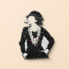 ラジュー 手刺しゅう マグネットブローチ “デザイナーの横顔”