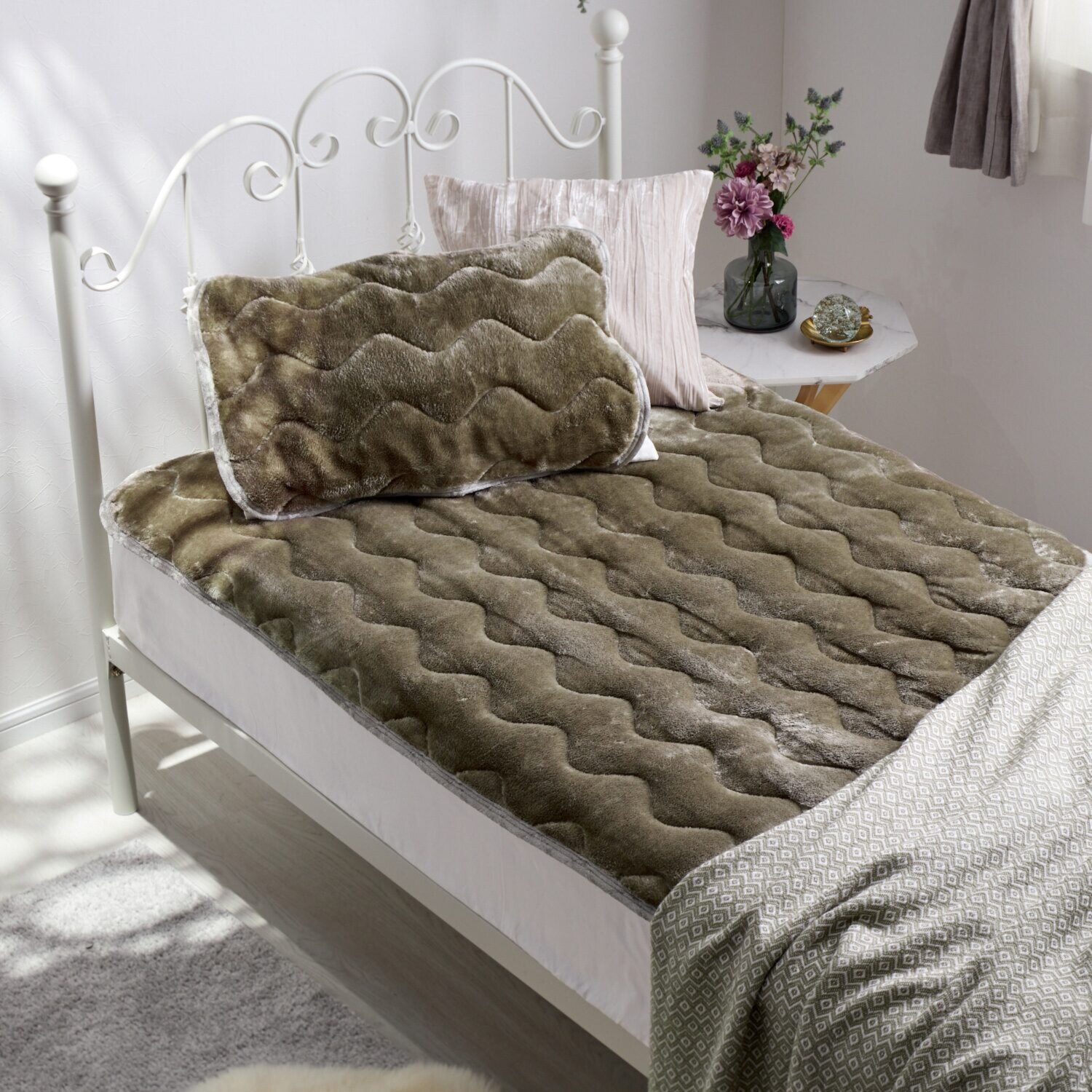 モリリン 凄暖 アルミ蒸着蓄熱シート入り ふっくらやわらか 贅沢敷きパッド ＜ダブル＞