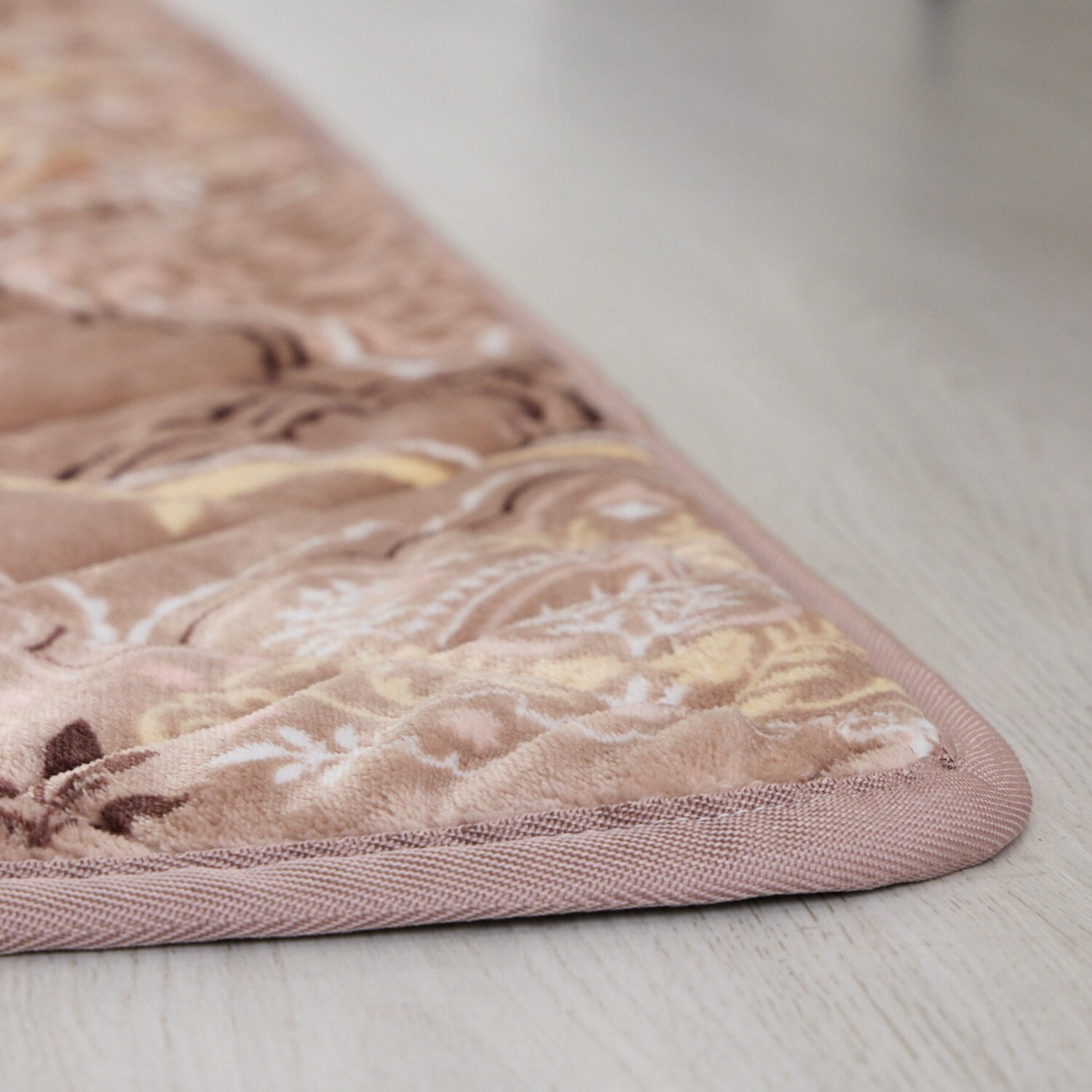 モリリンＷＯＭＡ 多層構造で暖か！ アルミ蒸着シート入り 洗えるぽかぽか ふっくらラグ ＜１９０×１９０ｃｍ＞