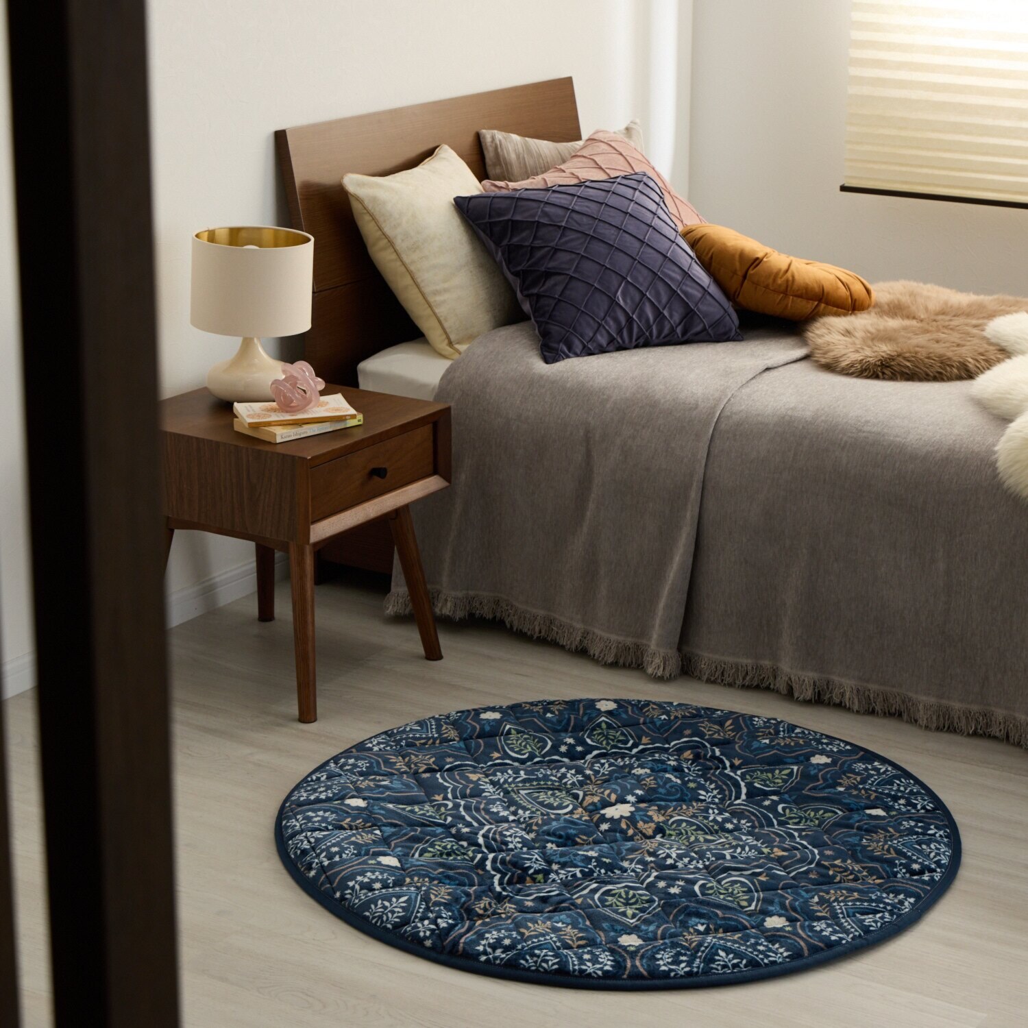 モリリンＷＯＭＡ 多層構造で暖か！ アルミ蒸着シート入り 洗えるぽかぽか ふっくら円形マット