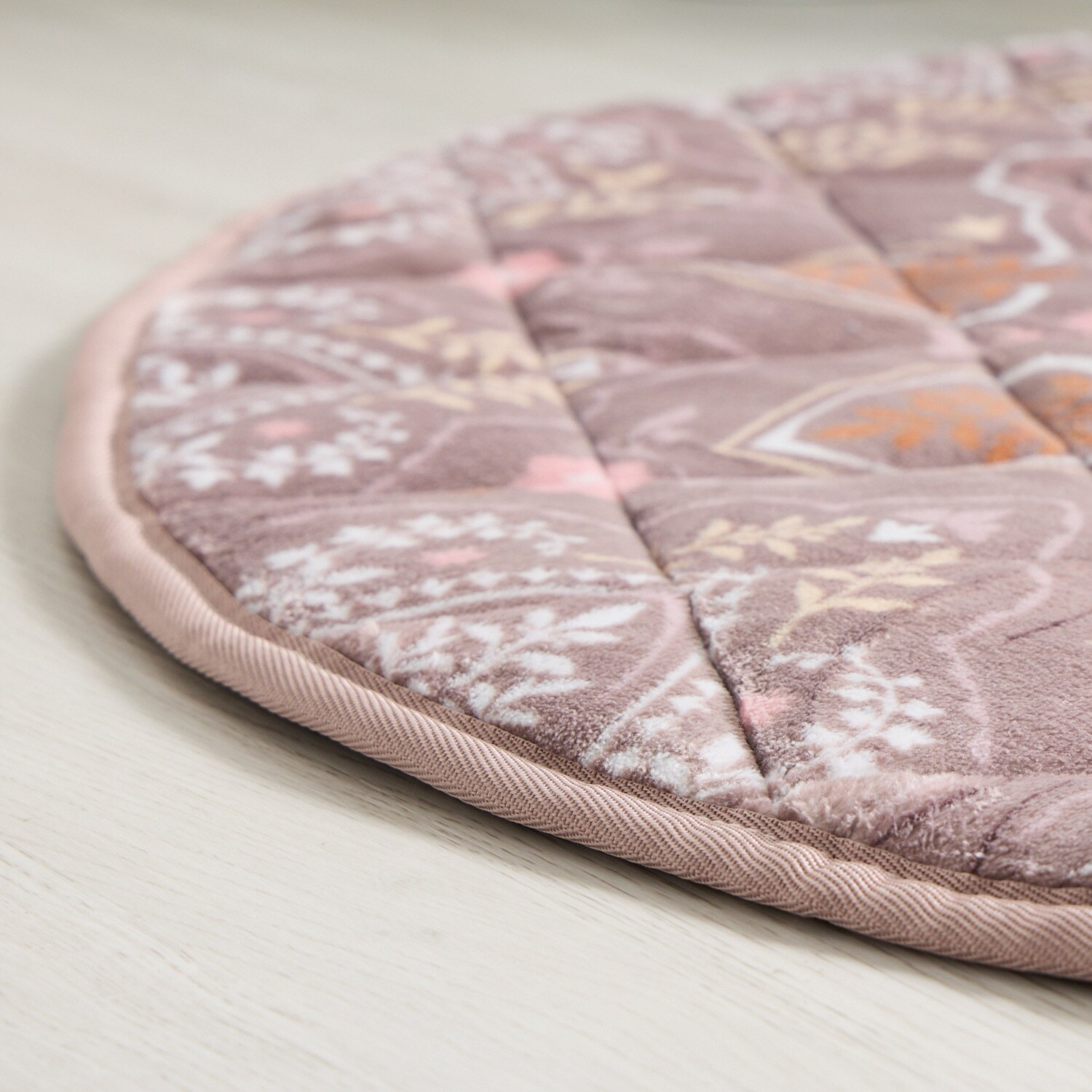 モリリンＷＯＭＡ 多層構造で暖か！ アルミ蒸着シート入り 洗えるぽかぽか ふっくら円形マット