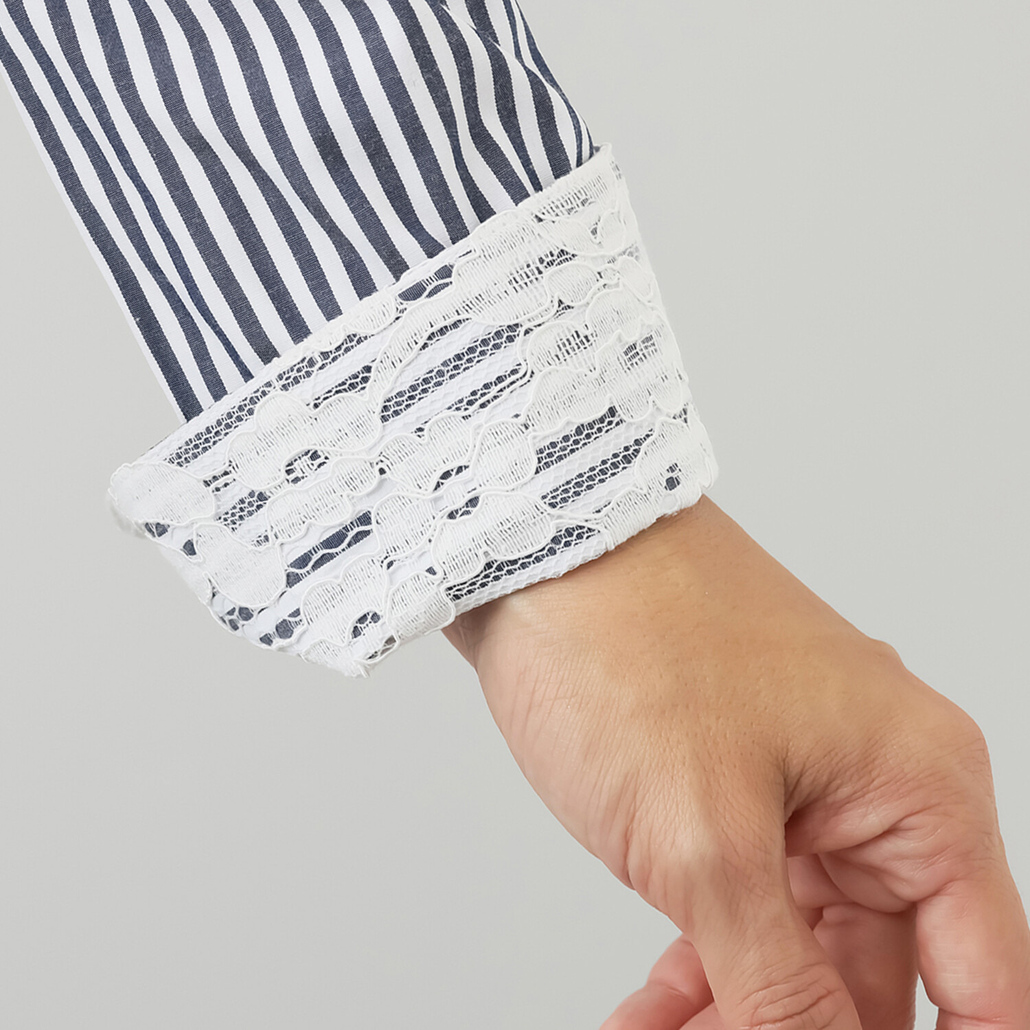 アンブリエ ロングカフス レースアレンジシャツ