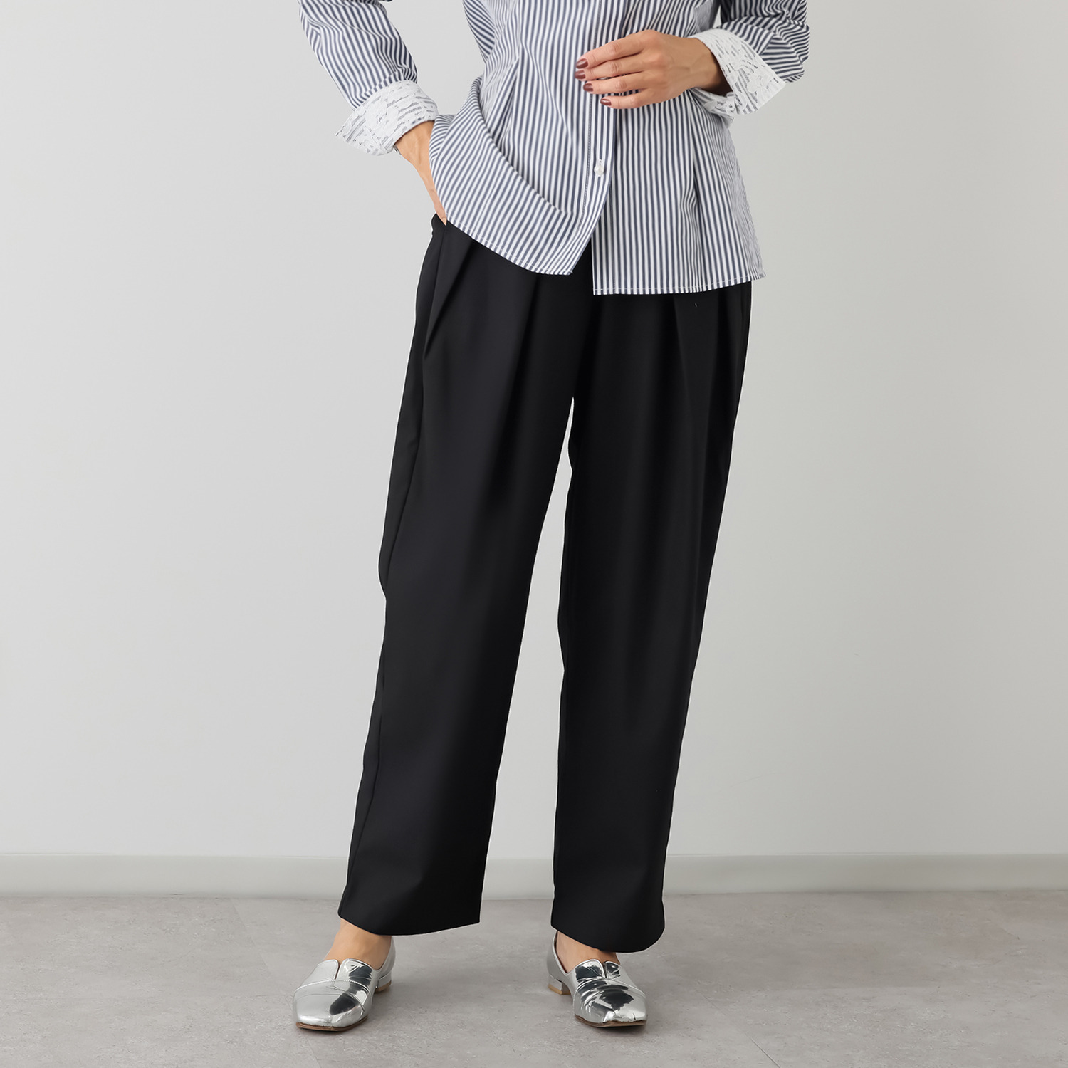 アンブリエ タック カーブパンツ