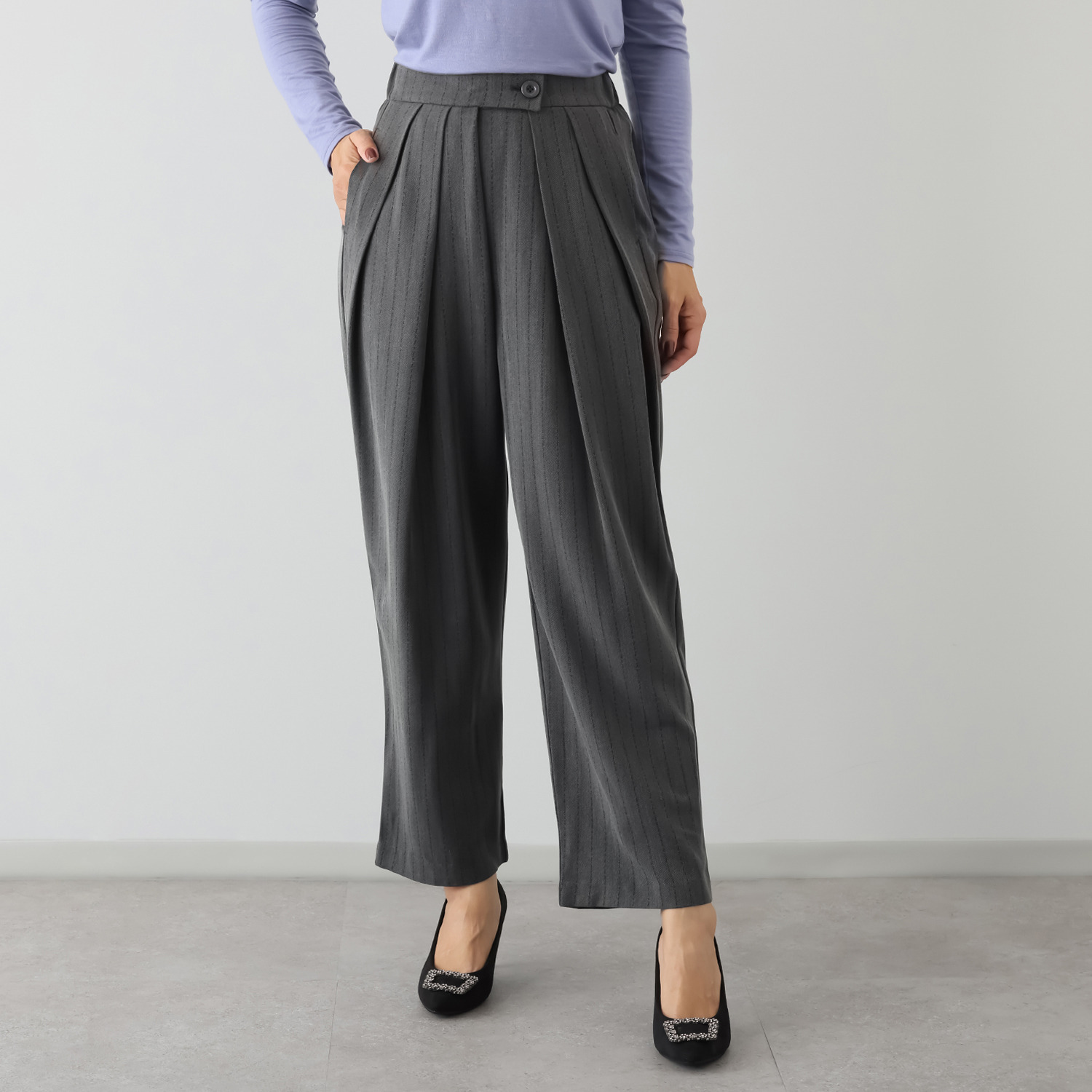 アンブリエ タック カーブパンツ