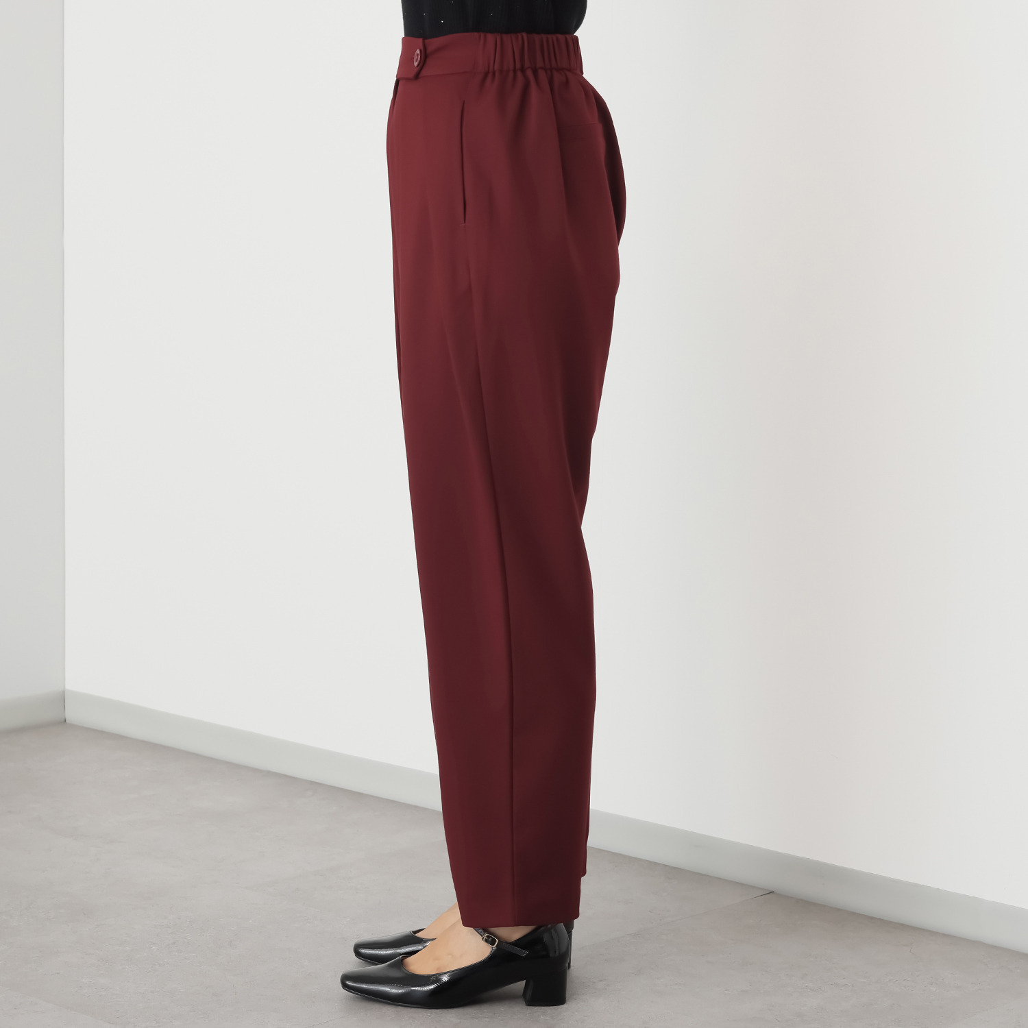 アンブリエ タック カーブパンツ