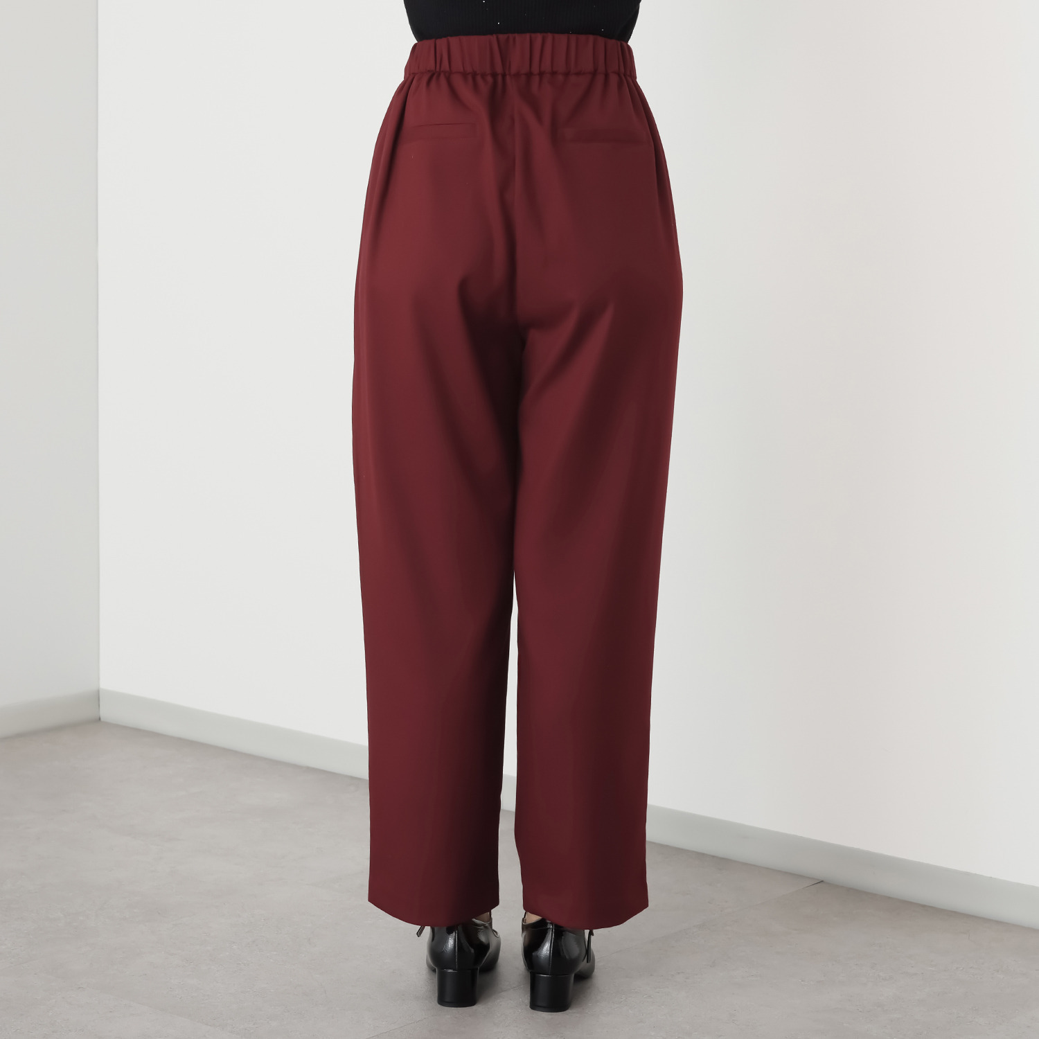 アンブリエ タック カーブパンツ