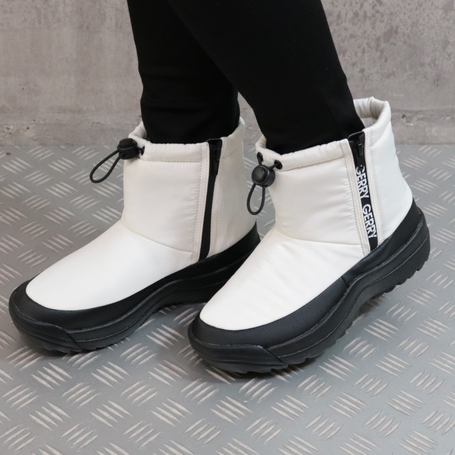 ＧＥＲＲＹ 防水・はっ水 Ｗファスナーになった！ スパイク付ショートブーツ