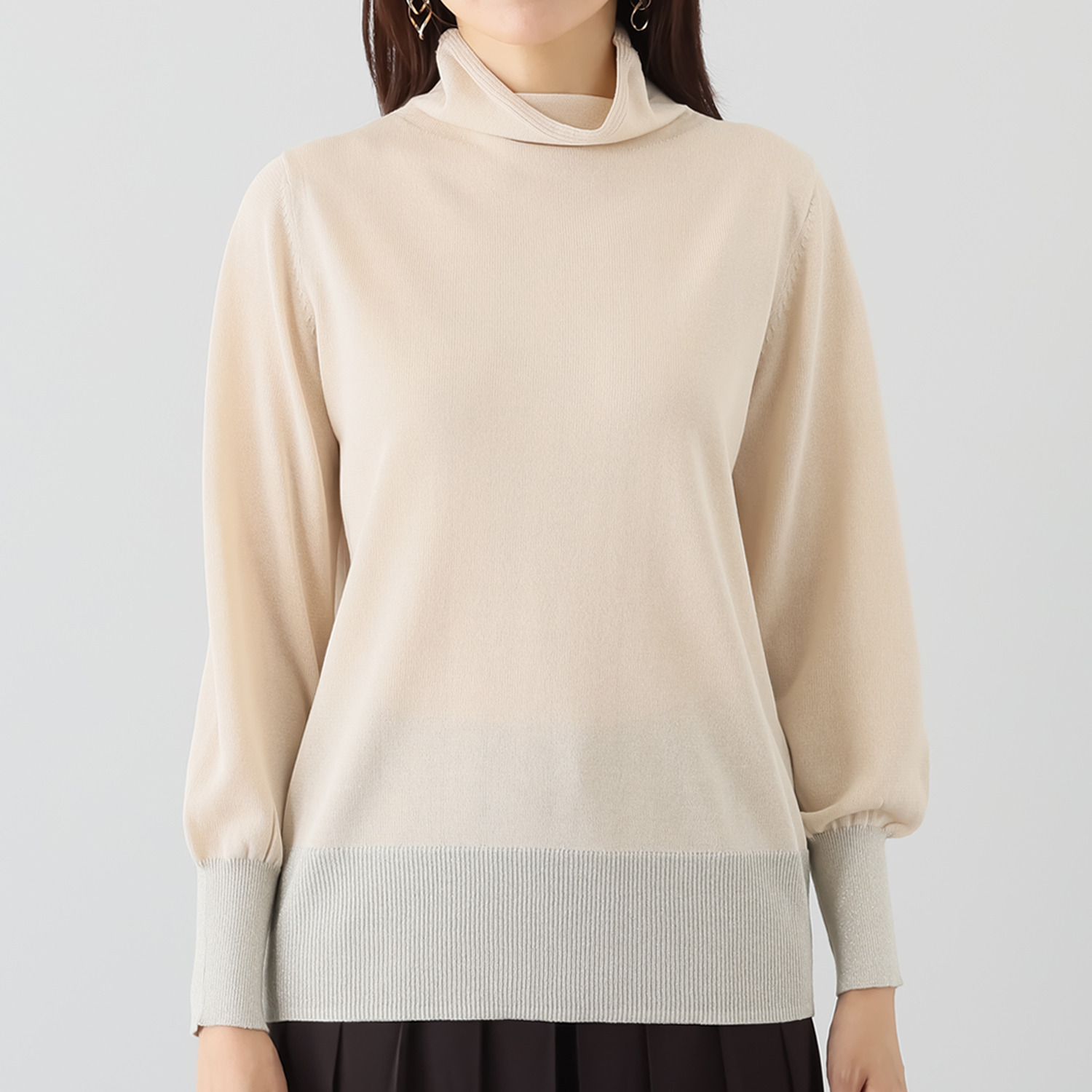 ミニマライズプラス 大人の上品な輝き放つ モックネック ニットプルオーバー