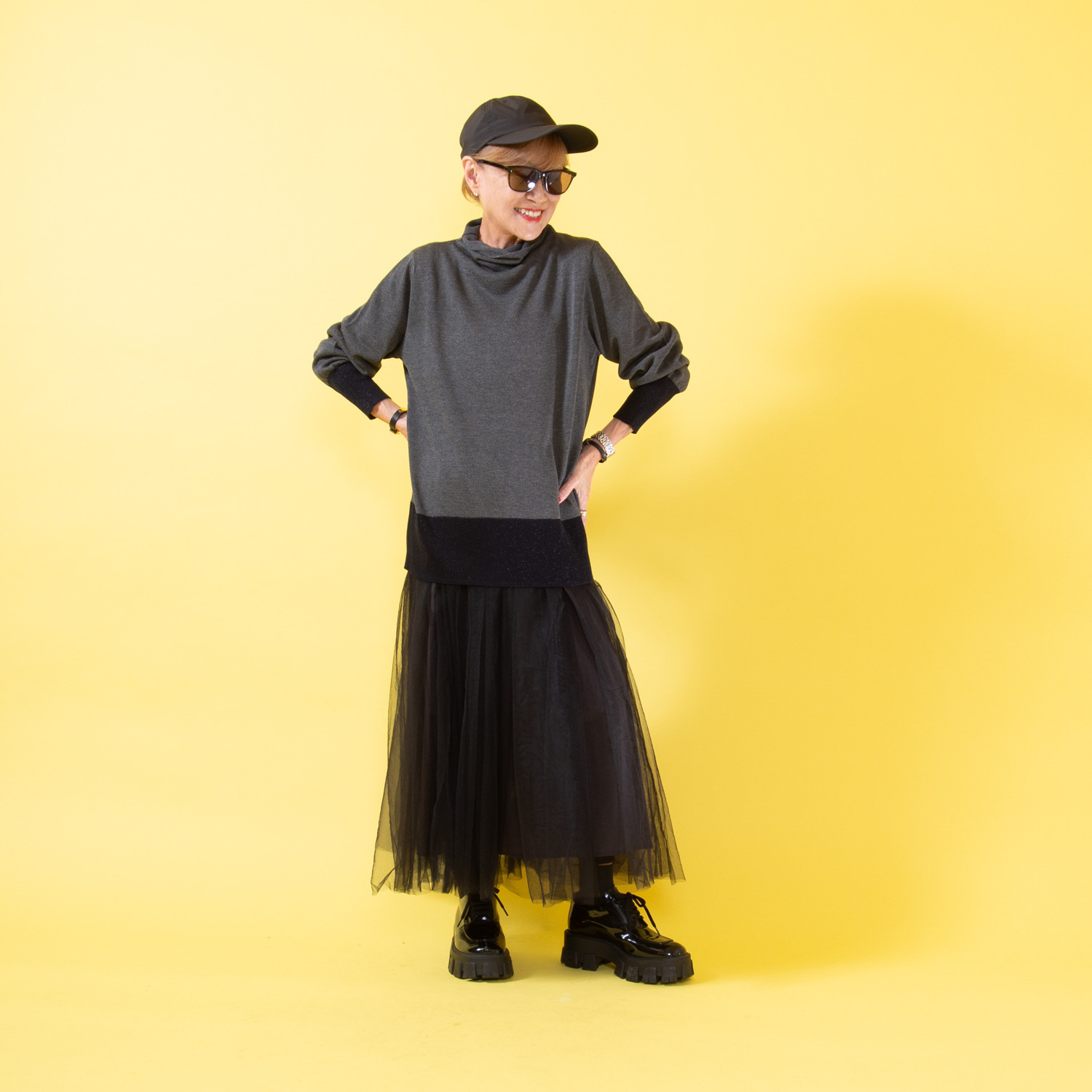 ミニマライズプラス 大人の上品な輝き放つ モックネック ニットプルオーバー