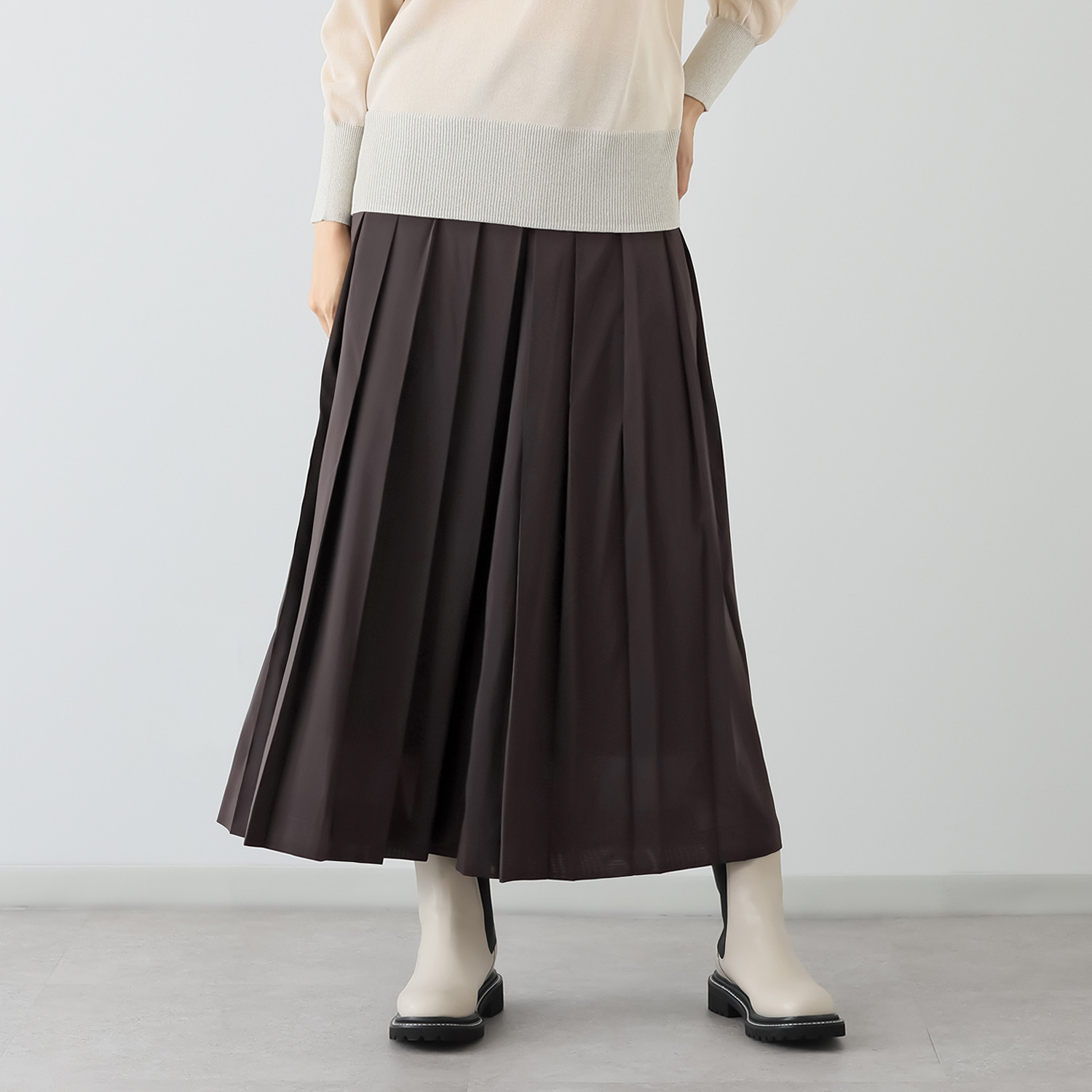 ミニマライズプラス 格好良く揺れ動く フロントプリーツパンツ