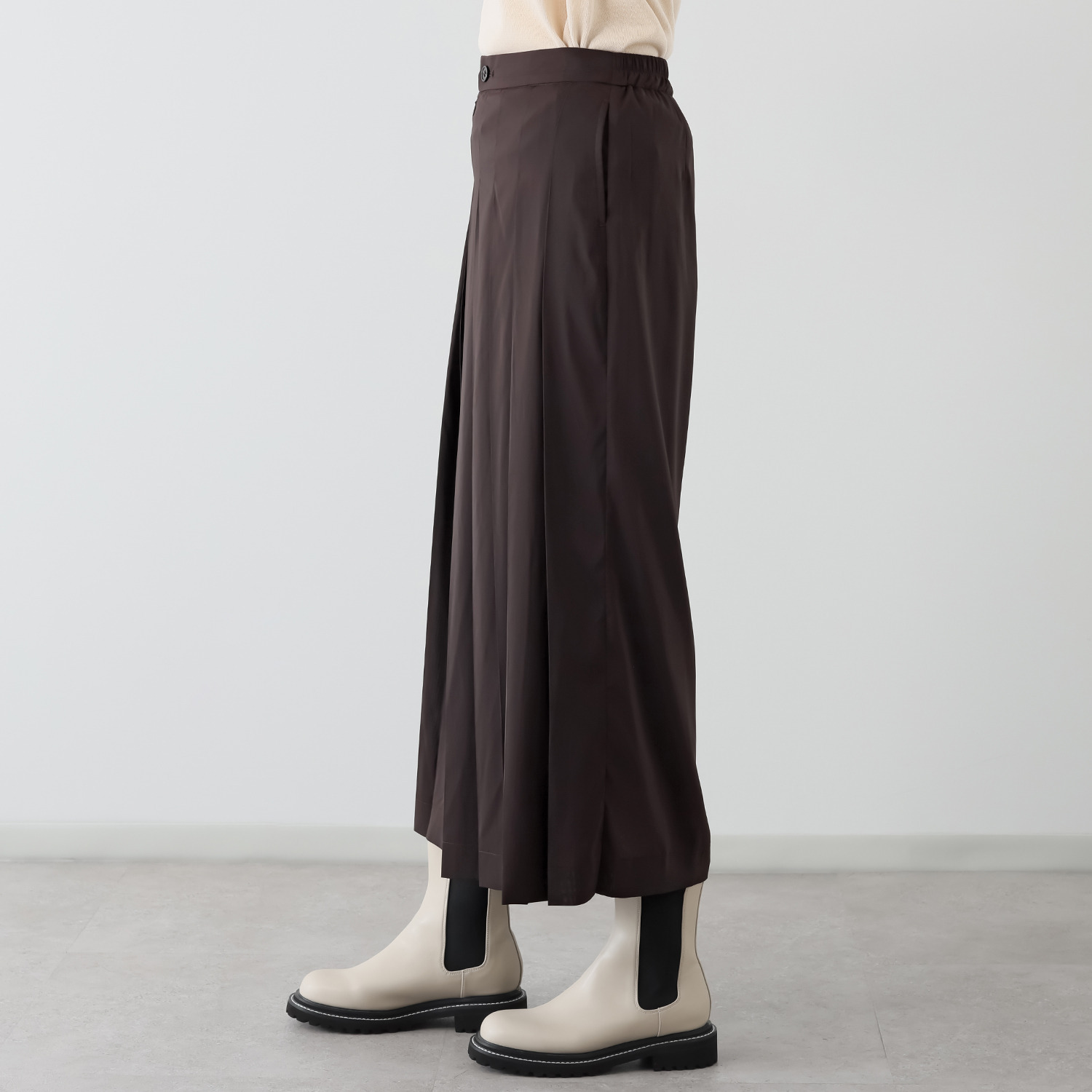 ミニマライズプラス 格好良く揺れ動く フロントプリーツパンツ