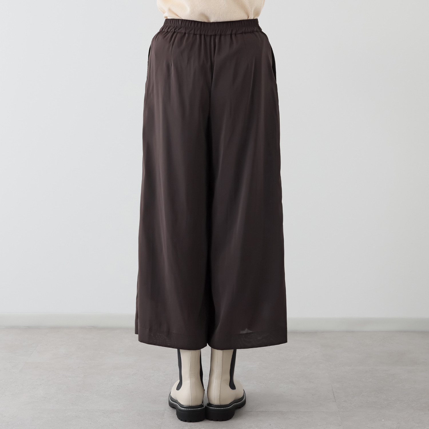 ミニマライズプラス 格好良く揺れ動く フロントプリーツパンツ