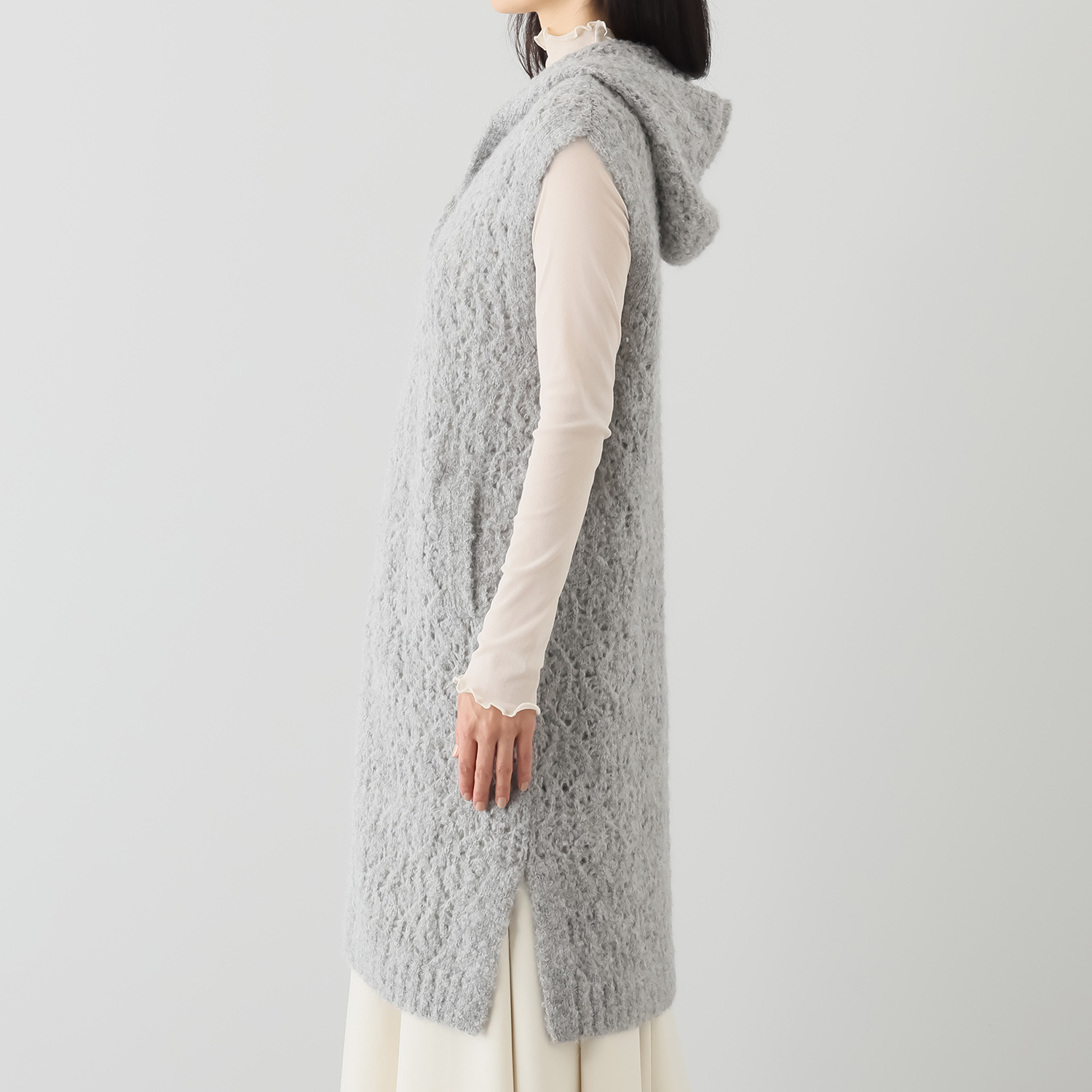 アズイズ　ビーマイセルフ バイ　ネイチャーズ アルパカ混ブークレ 透かし編 フーディーロングジレ